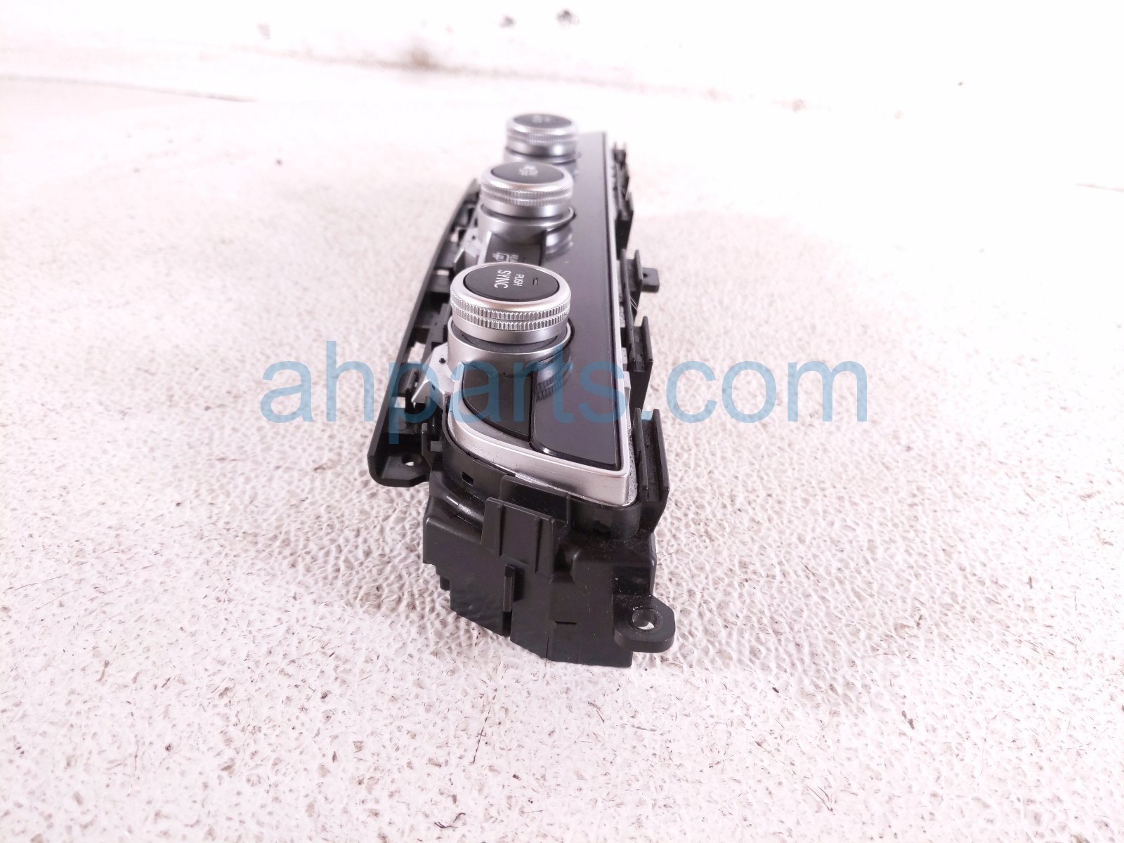 2018 Honda Accord Temperature Climate Heater/ac Control(on Dash) 79610 TVA A01ZB Replacement 2018 Honda Accord Temperature Climate Heater/ac Control(on Dash) 79610 TVA A01ZB Replacement thumbnail