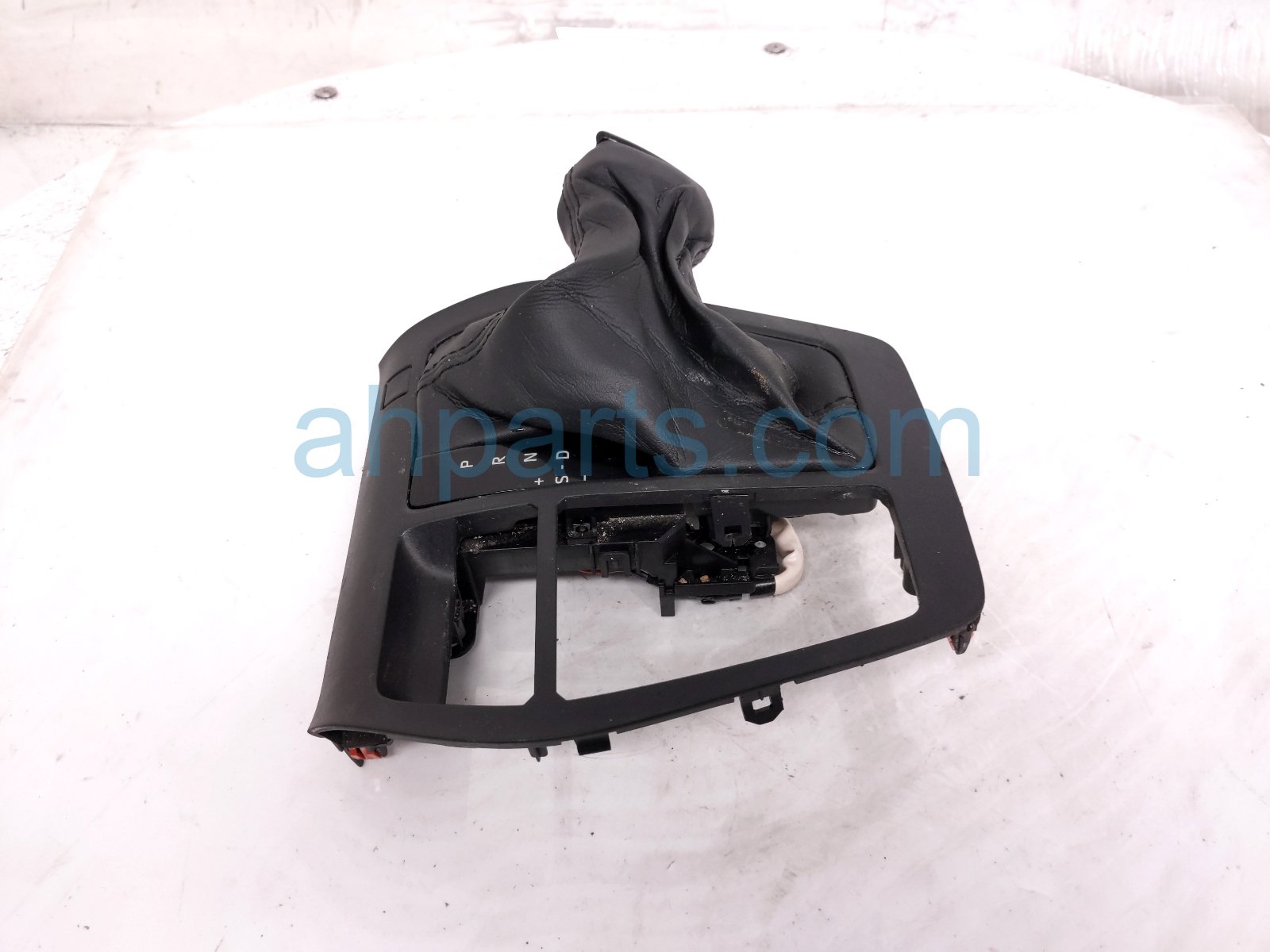 Toyota SHIFTER INDICATOR W/ BOOT TRIM BEZEL