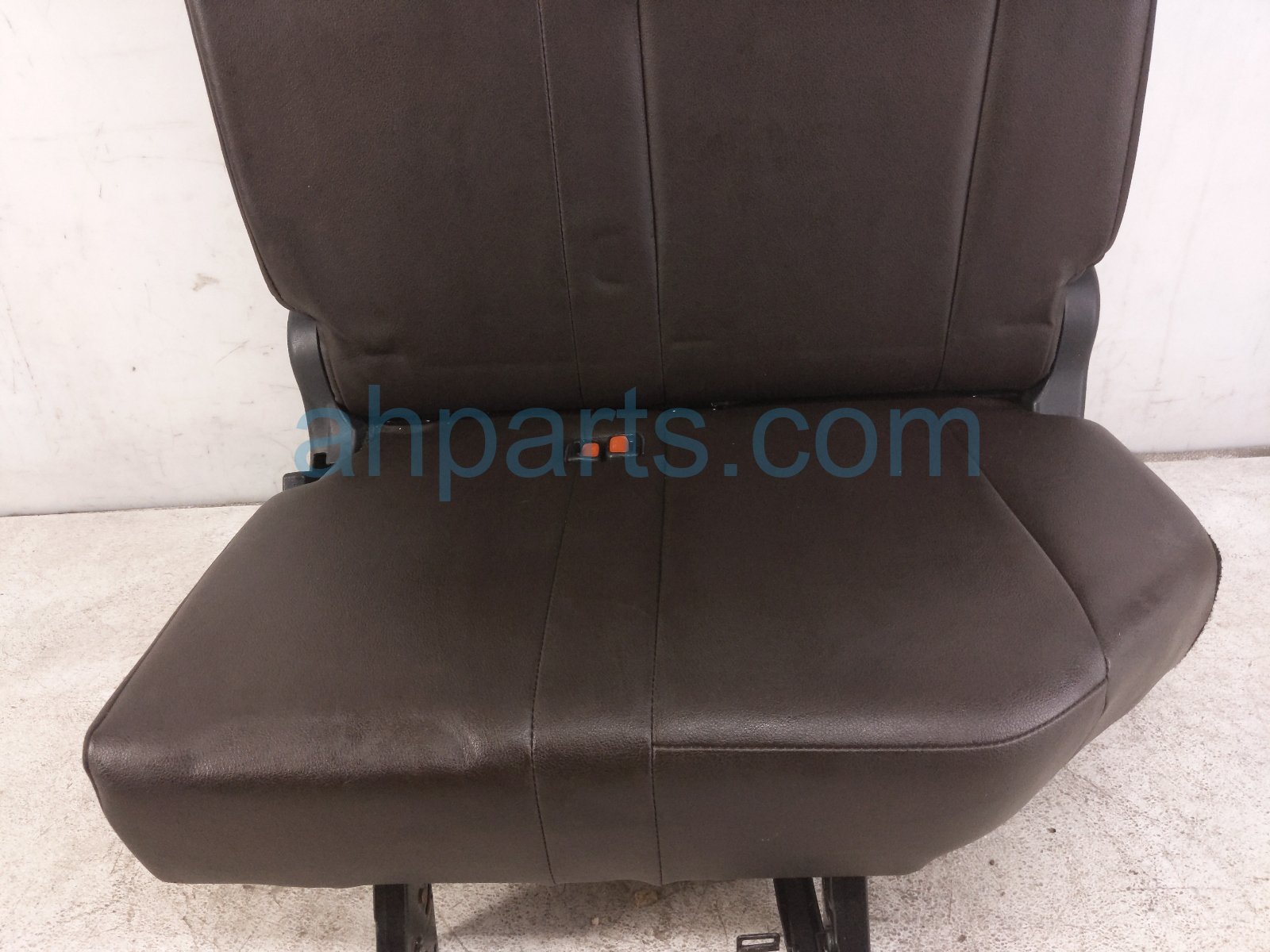 2022 Toyota Sienna Rear / Back (3rd Row) 3rd Row Driver Seat Brown Leather 79024 08500 C2 Replacement 2022 Toyota Sienna Rear / Back (3rd Row) 3rd Row Driver Seat Brown Leather 79024 08500 C2 Replacement thumbnail