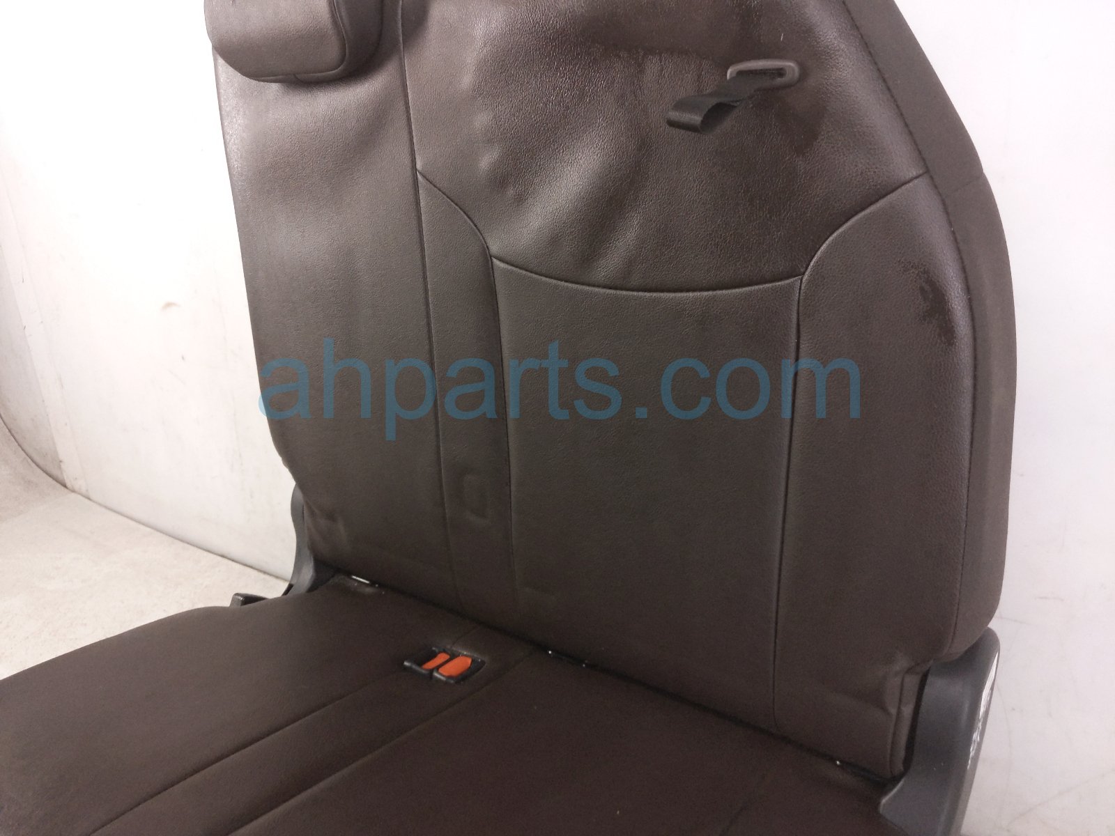 2022 Toyota Sienna Rear / Back (3rd Row) 3rd Row Driver Seat Brown Leather 79024 08500 C2 Replacement 2022 Toyota Sienna Rear / Back (3rd Row) 3rd Row Driver Seat Brown Leather 79024 08500 C2 Replacement thumbnail