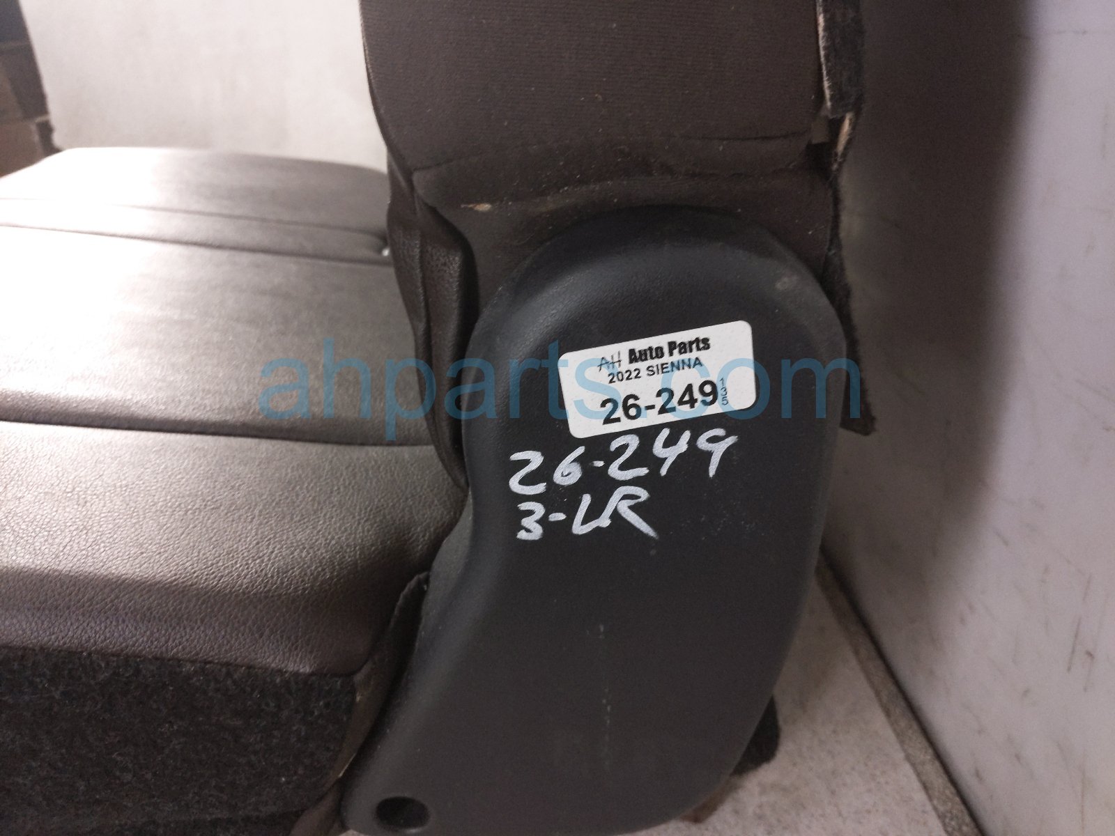 2022 Toyota Sienna Rear / Back (3rd Row) 3rd Row Driver Seat Brown Leather 79024 08500 C2 Replacement 2022 Toyota Sienna Rear / Back (3rd Row) 3rd Row Driver Seat Brown Leather 79024 08500 C2 Replacement thumbnail