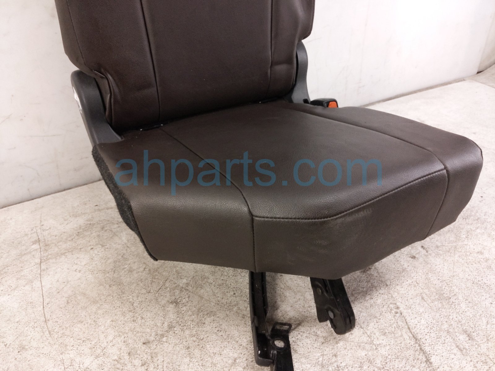 2022 Toyota Sienna Rear / Back (3rd Row) 3rd Row Passenger Seat Brown Leather 79023 08350 C2 Replacement 2022 Toyota Sienna Rear / Back (3rd Row) 3rd Row Passenger Seat Brown Leather 79023 08350 C2 Replacement thumbnail