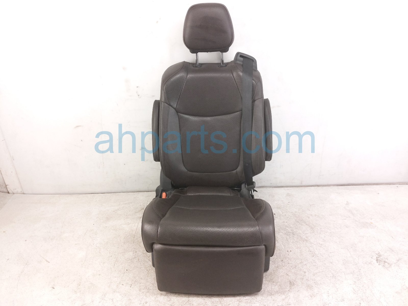 Toyota RR/LH 2ND ROW CAPT CHAIR-BRN LTHR Toyota RR/LH 2ND ROW CAPT CHAIR-BRN LTHR