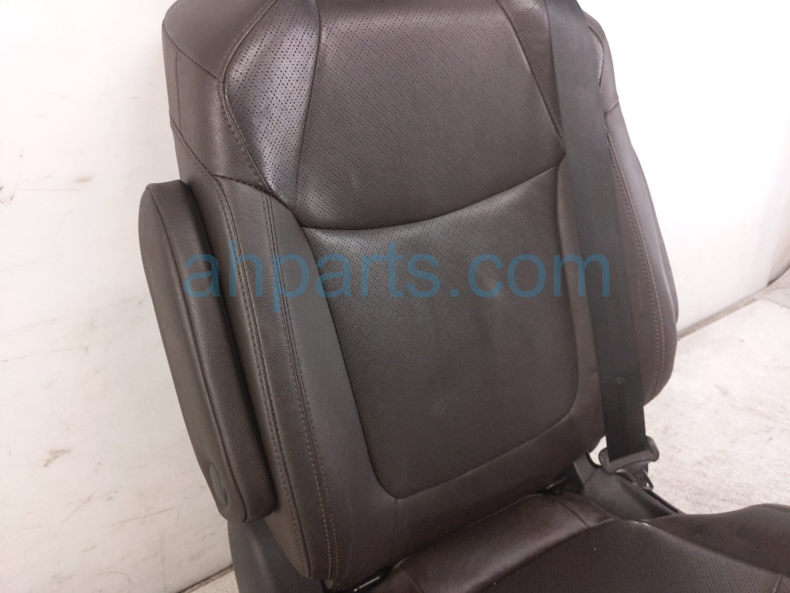 2022 Toyota Sienna Back Seat (2nd Row) Rear Driver 2nd Row Capt Chair brn Lthr 71078 08130 E2 Replacement 2022 Toyota Sienna Back Seat (2nd Row) Rear Driver 2nd Row Capt Chair brn Lthr 71078 08130 E2 Replacement thumbnail