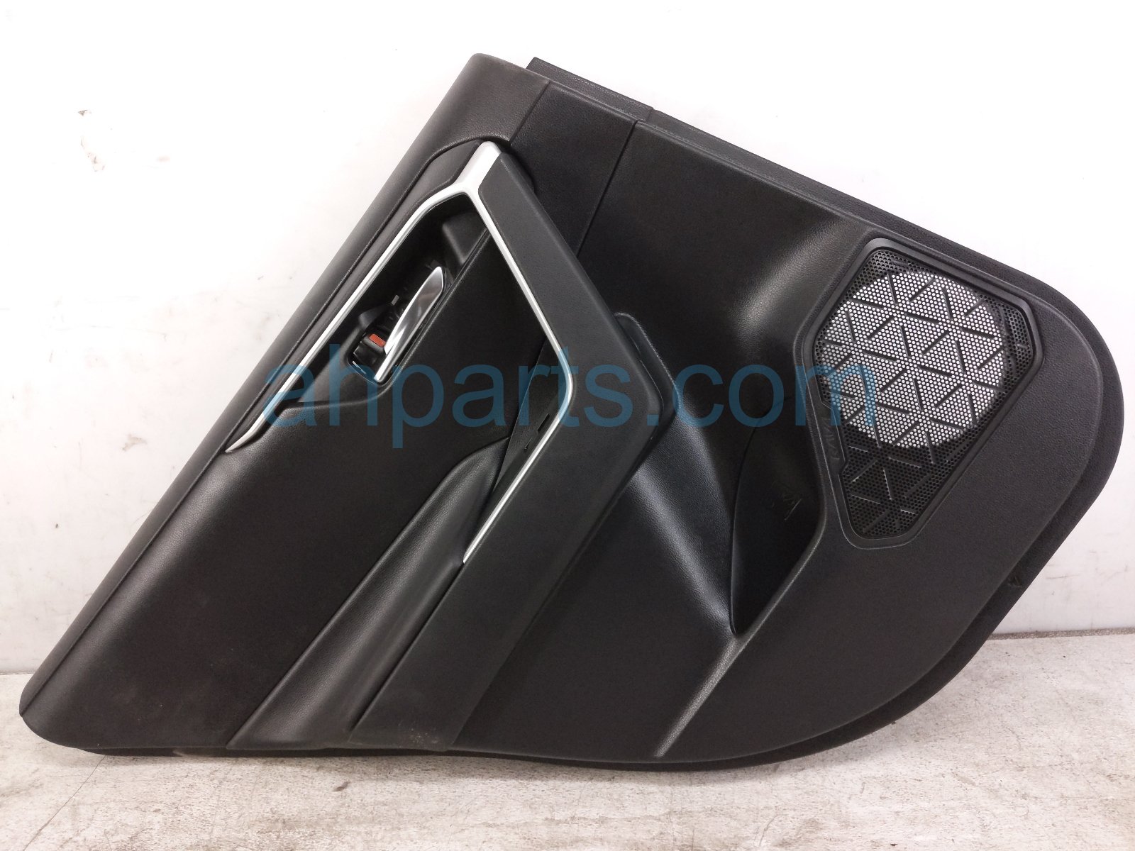 Toyota RR/LH INTERIOR DOOR PANEL - BLACK