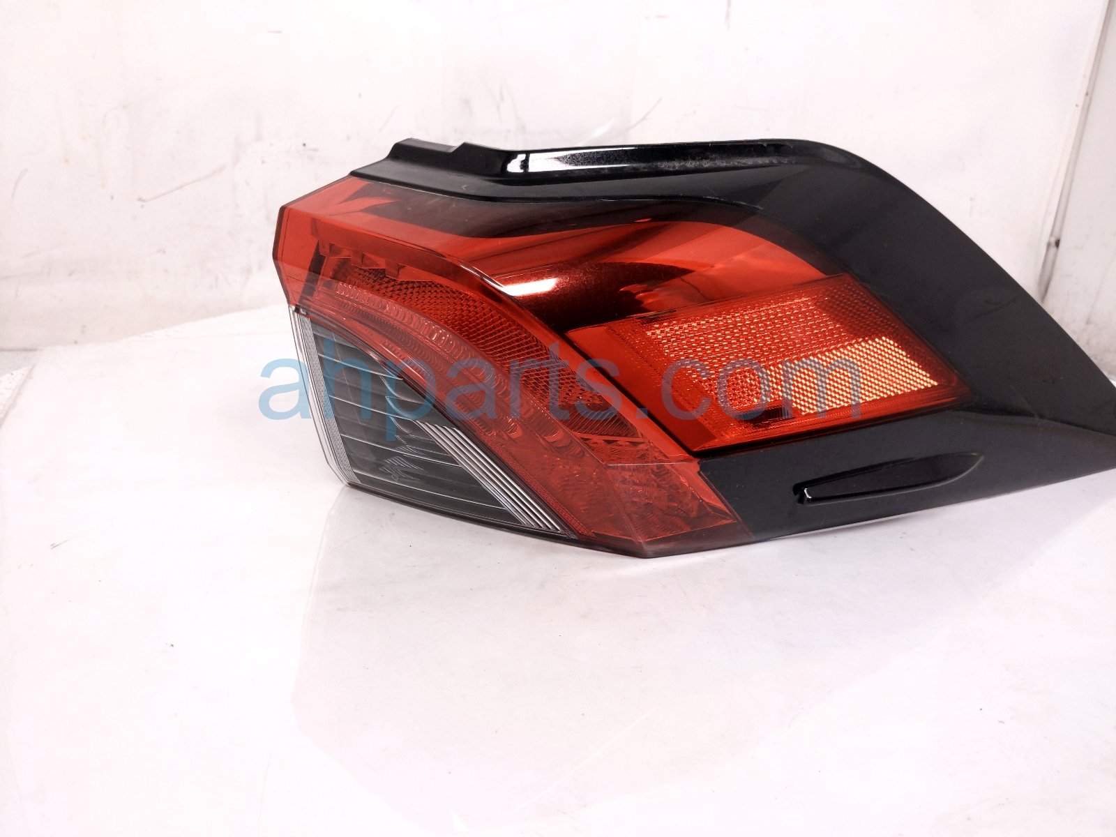 Toyota RH TAIL LAMP (ON BODY)