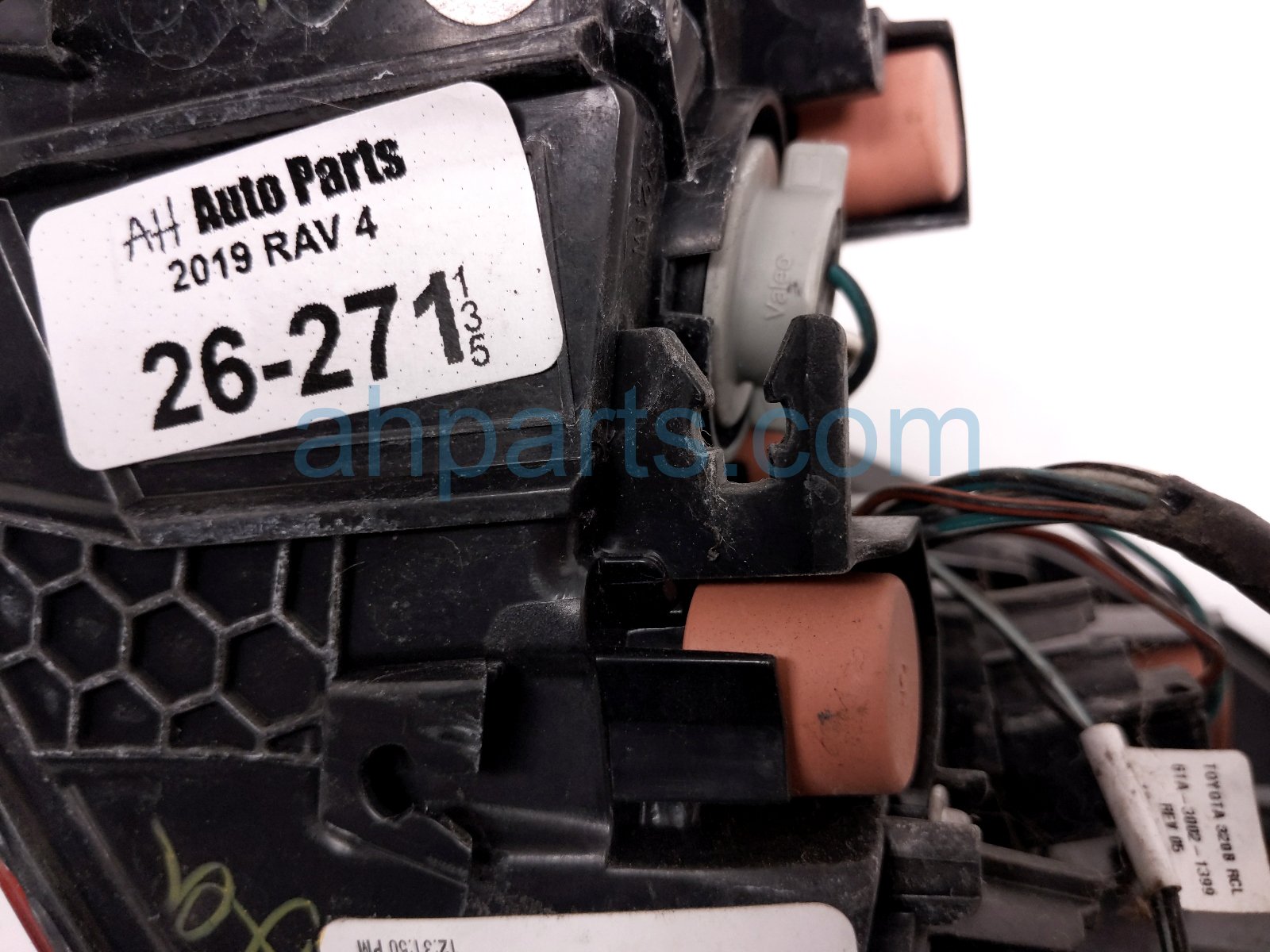 2019 Toyota Rav 4 Light / Rear Driver Tail Lamp (on Body) 81560 0R090 Replacement 2019 Toyota Rav 4 Light / Rear Driver Tail Lamp (on Body) 81560 0R090 Replacement thumbnail