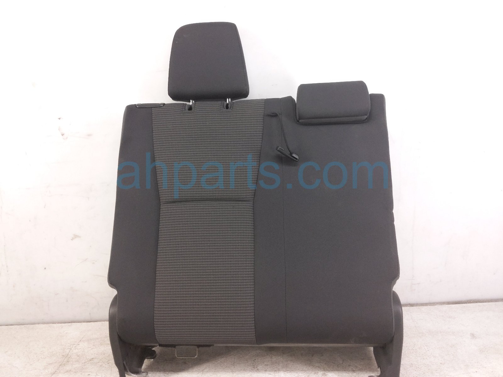 Toyota 3RD ROW RH SEAT BACK - BLACK CLOTH