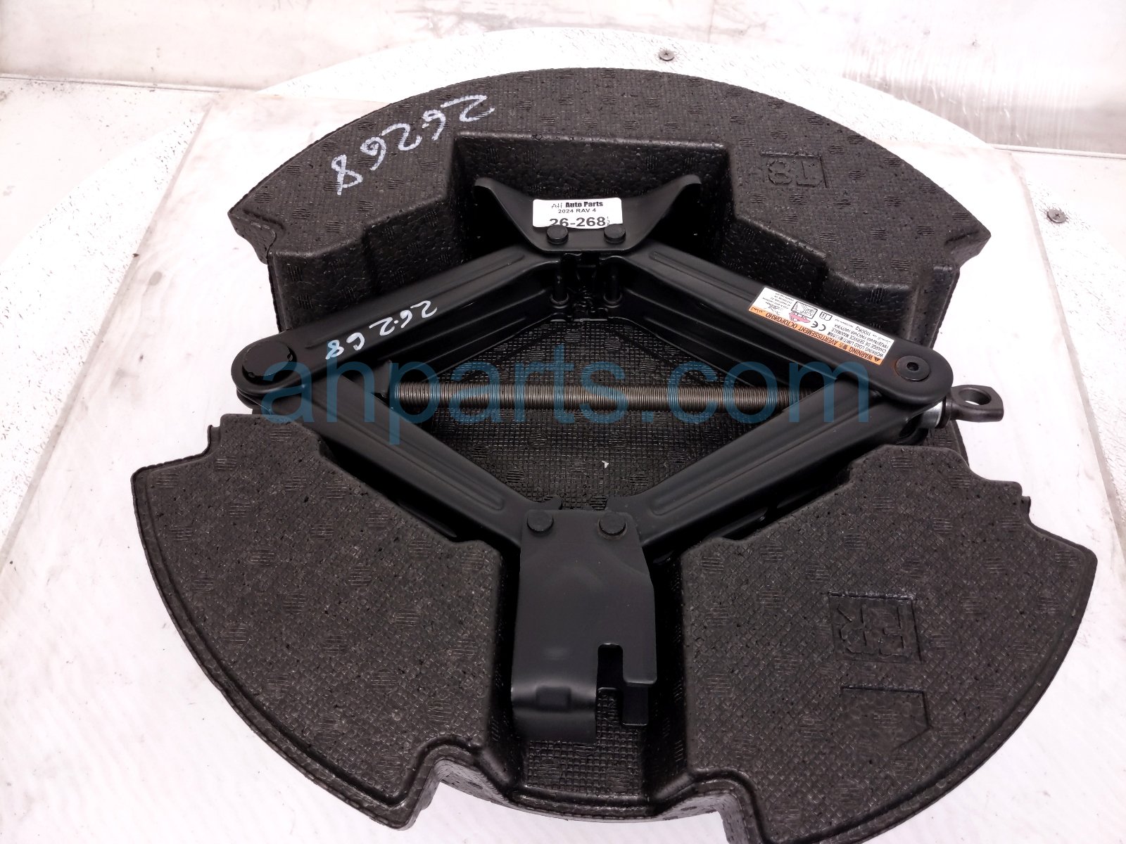 Toyota SCISSOR JACK W/FOAM TRAY