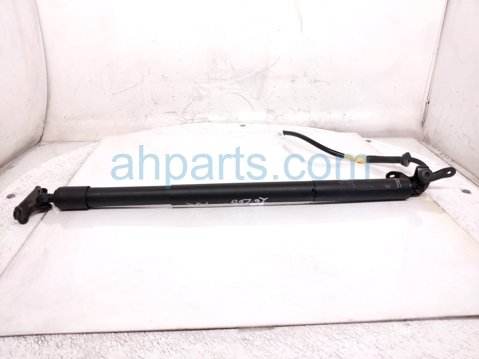 Toyota RR/RH POWER LIFTGATE STRUT ACTUATOR