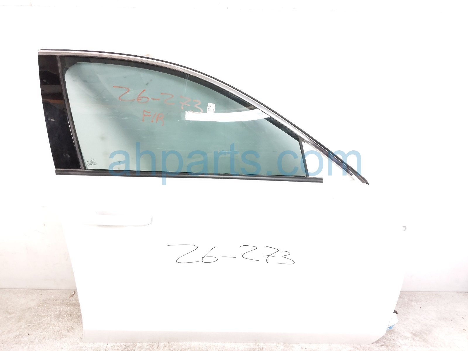 Honda FR/RH DOOR - WHITE - NO MIRROR/TRIM