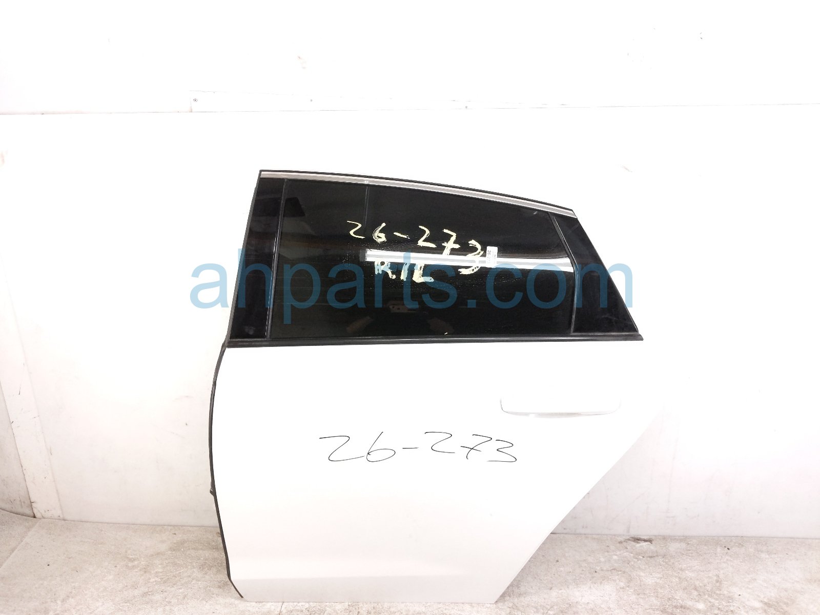 $745 Honda RR/LH DOOR - WHITE - NO INSIDE TRIM