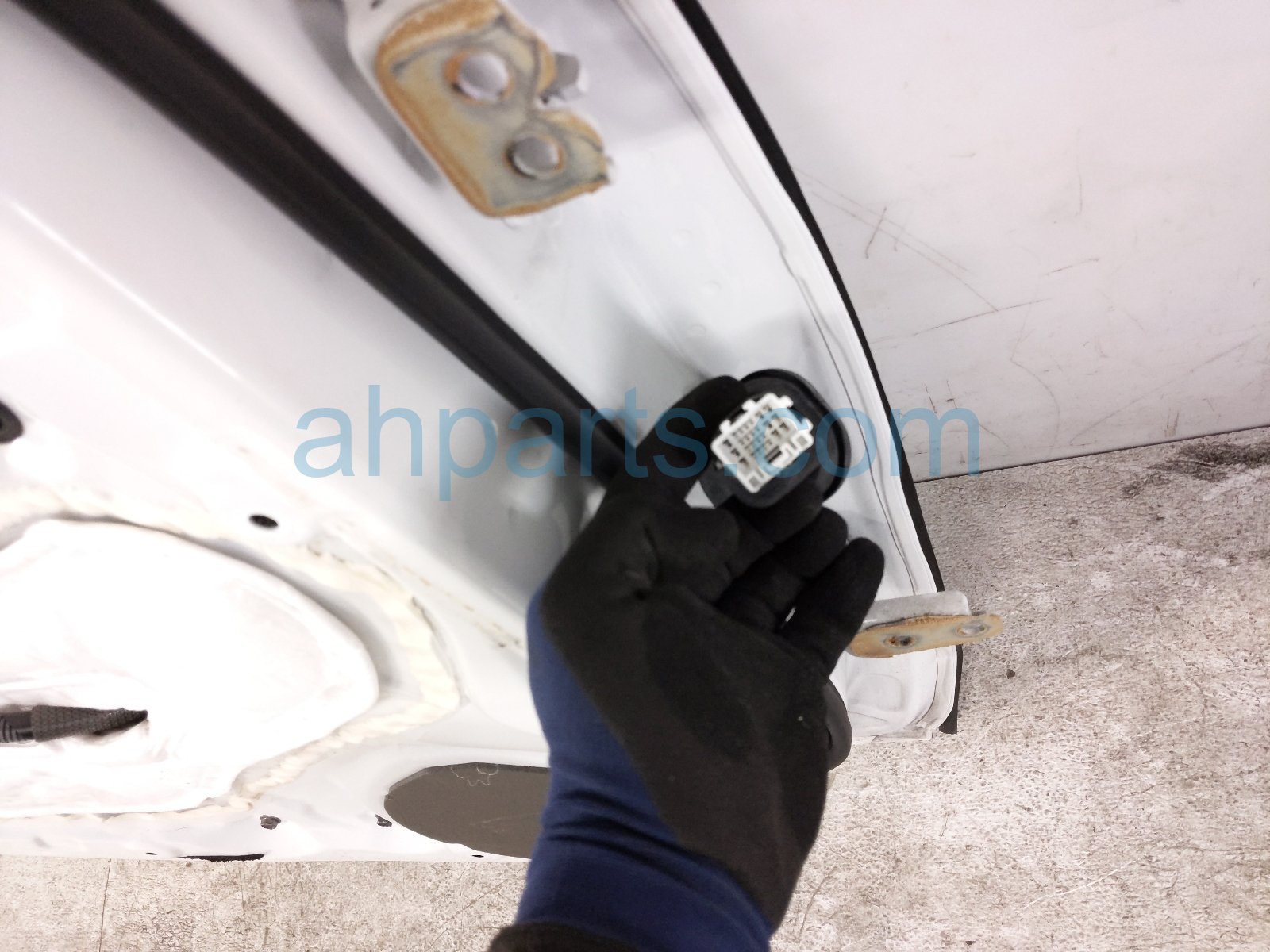 2024 Honda Accord Rear Driver Door White No Inside Trim 67550 30A A00ZZ Replacement 2024 Honda Accord Rear Driver Door White No Inside Trim 67550 30A A00ZZ Replacement thumbnail