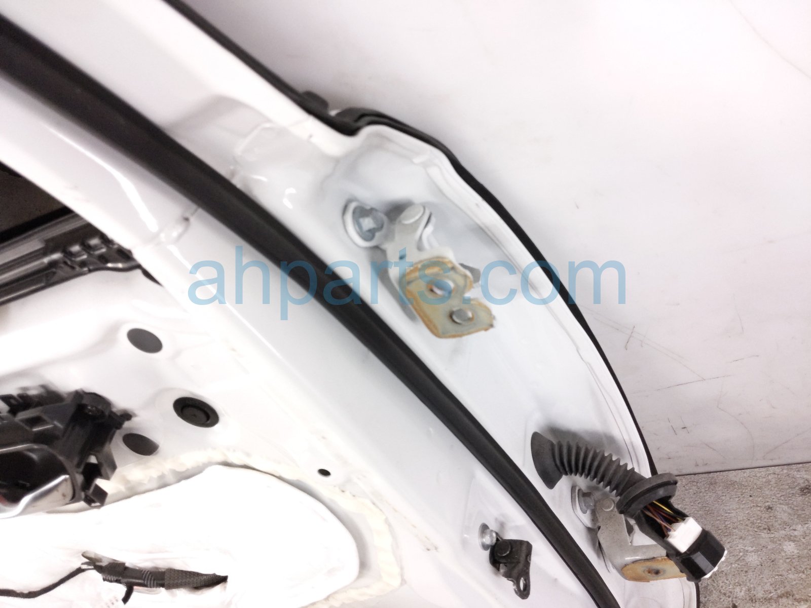 2024 Honda Accord Rear Driver Door White No Inside Trim 67550 30A A00ZZ Replacement 2024 Honda Accord Rear Driver Door White No Inside Trim 67550 30A A00ZZ Replacement thumbnail