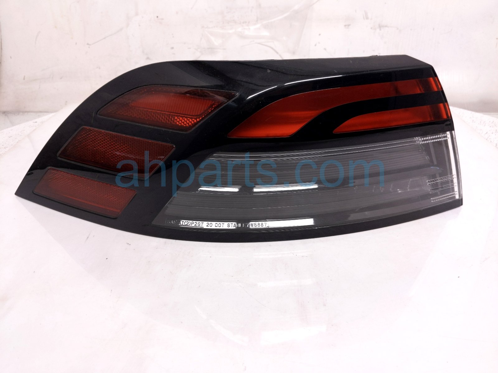 Honda LH TAIL LAMP (ON BODY)