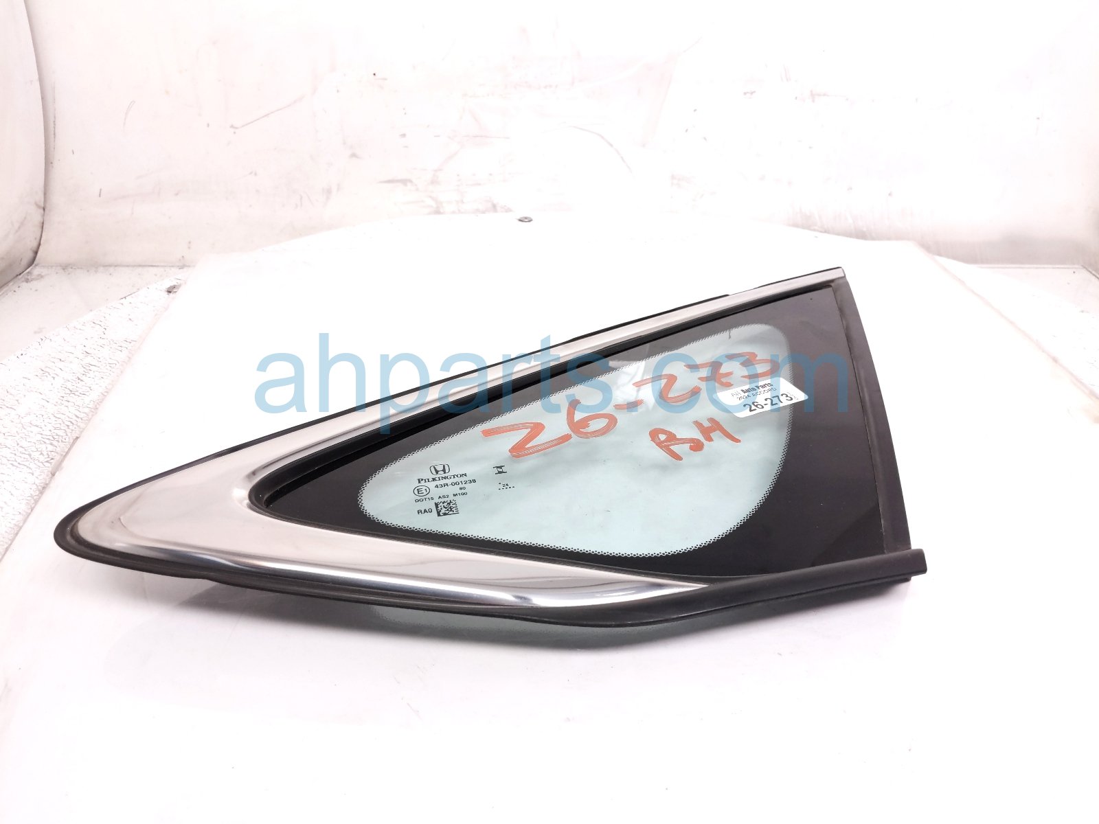 Honda RH QUARTER WINDOW GLASS