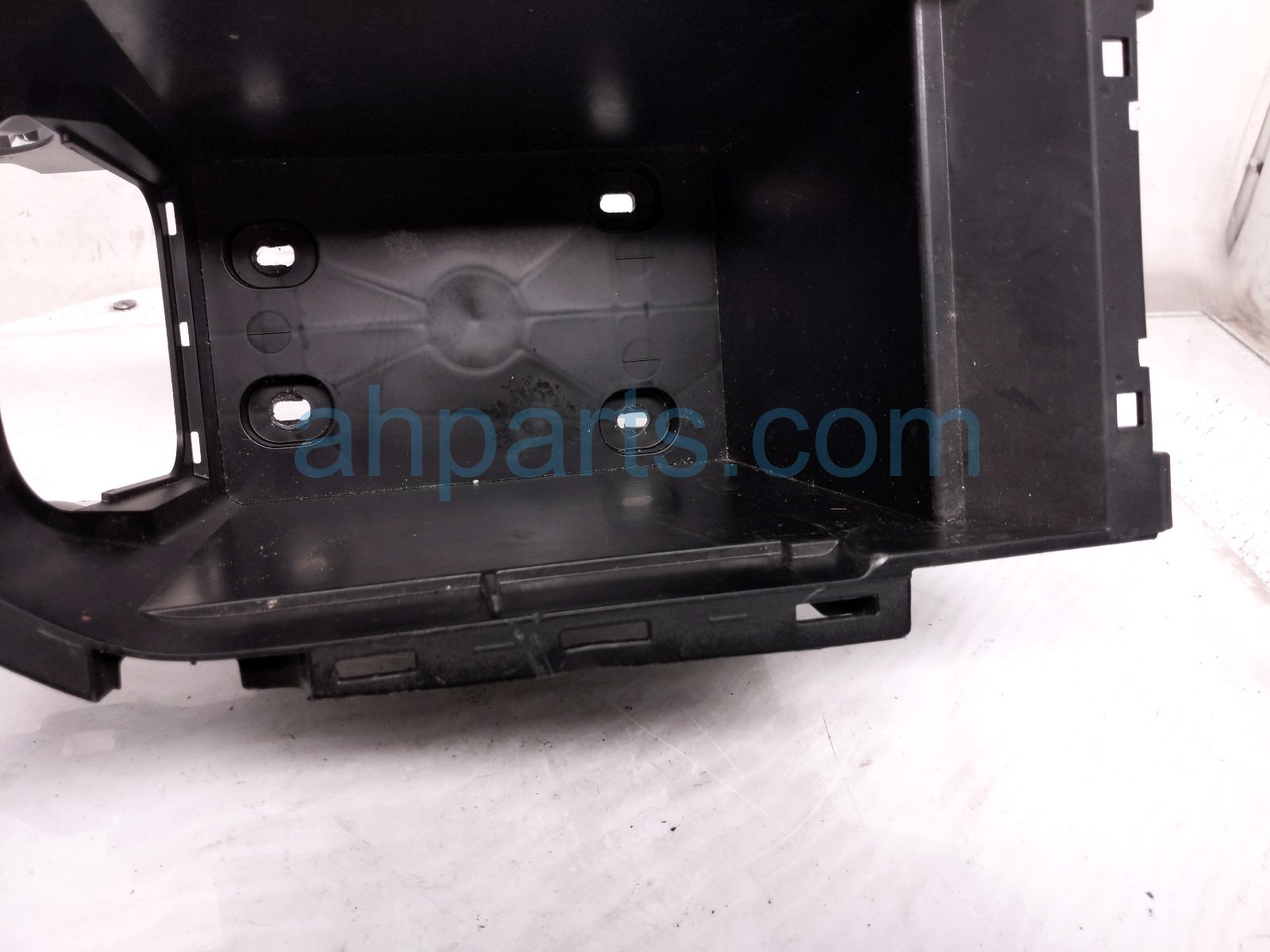 Toyota CENTER CONSOLE STORAGE BOX -BLK