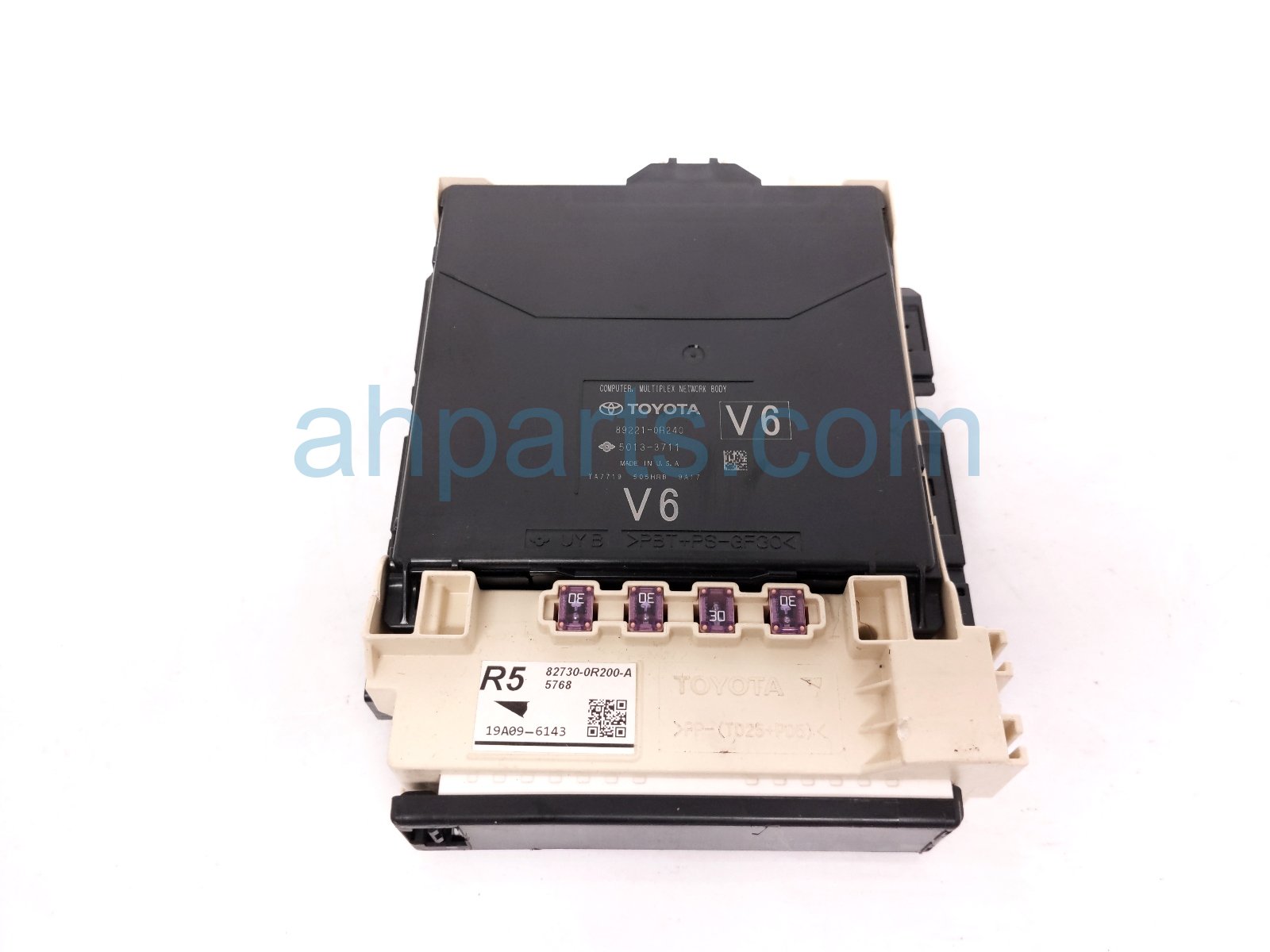 Toyota JUNCTION BLOCK / CABIN FUSE BOX