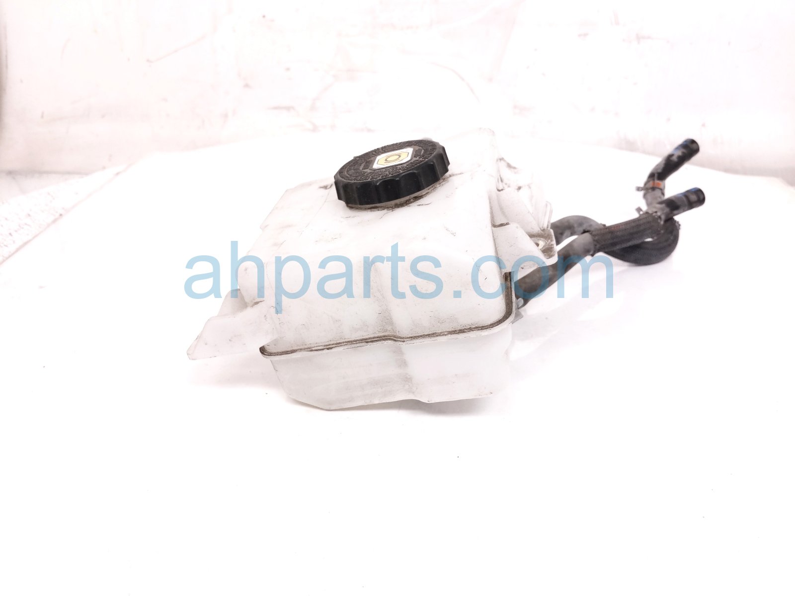 2022 Toyota Sienna Brake Master Cylinder Reservoir Tank 47220 45010 Replacement 2022 Toyota Sienna Brake Master Cylinder Reservoir Tank 47220 45010 Replacement thumbnail