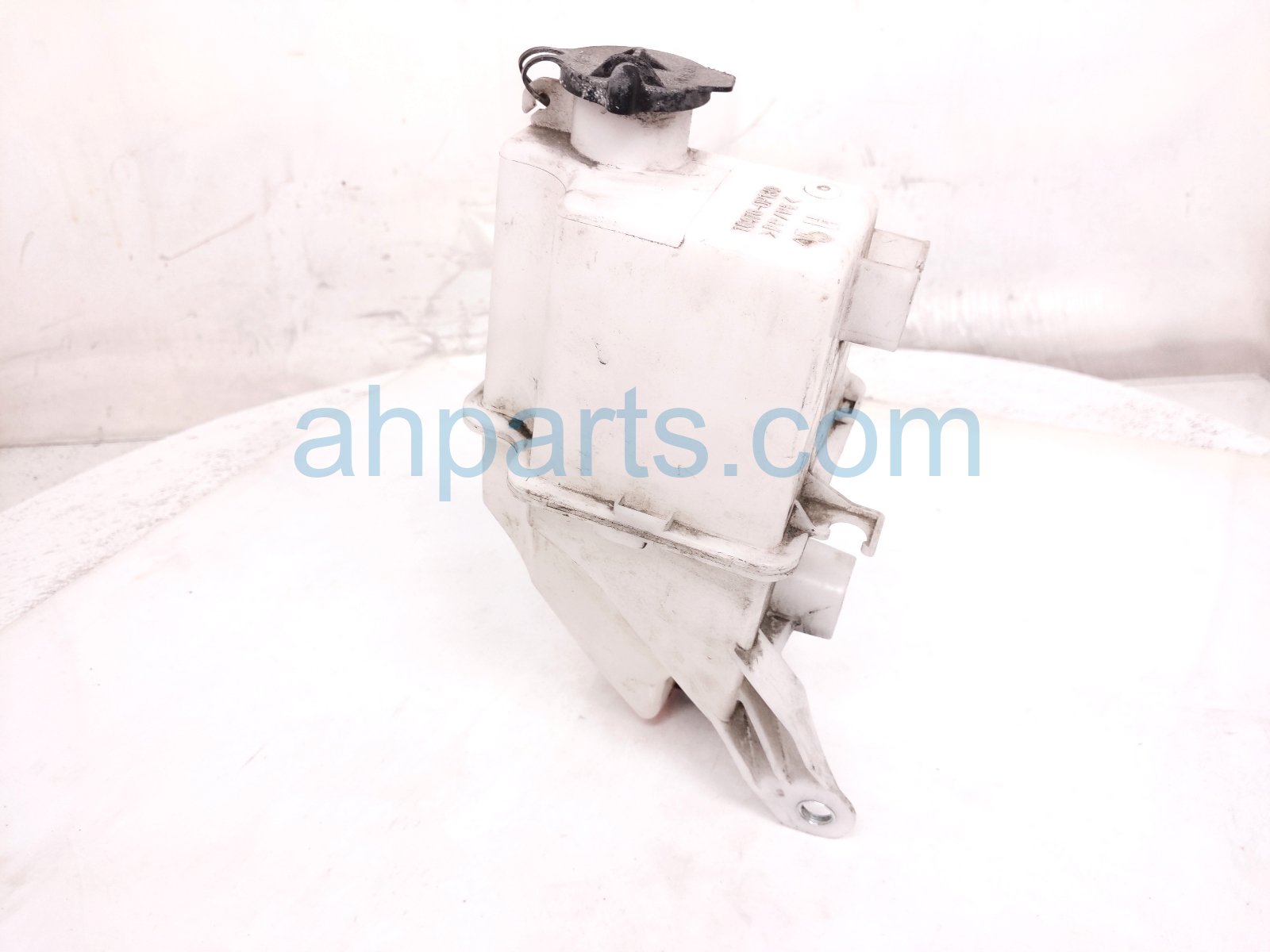 2022 Toyota Sienna Coolant Overflow Reservoir Tank 16470 0P130 Replacement 2022 Toyota Sienna Coolant Overflow Reservoir Tank 16470 0P130 Replacement thumbnail