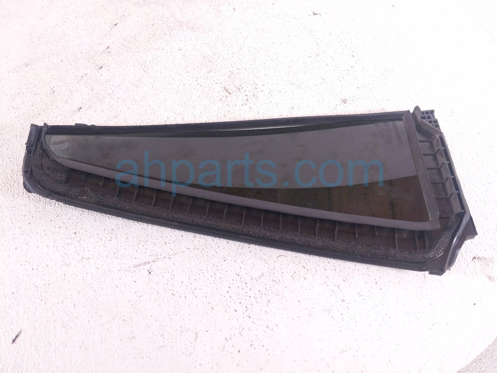2020 Honda Pilot Rear Driver Door Vent Glass Window 73455 TG7 A00 Replacement 2020 Honda Pilot Rear Driver Door Vent Glass Window 73455 TG7 A00 Replacement thumbnail