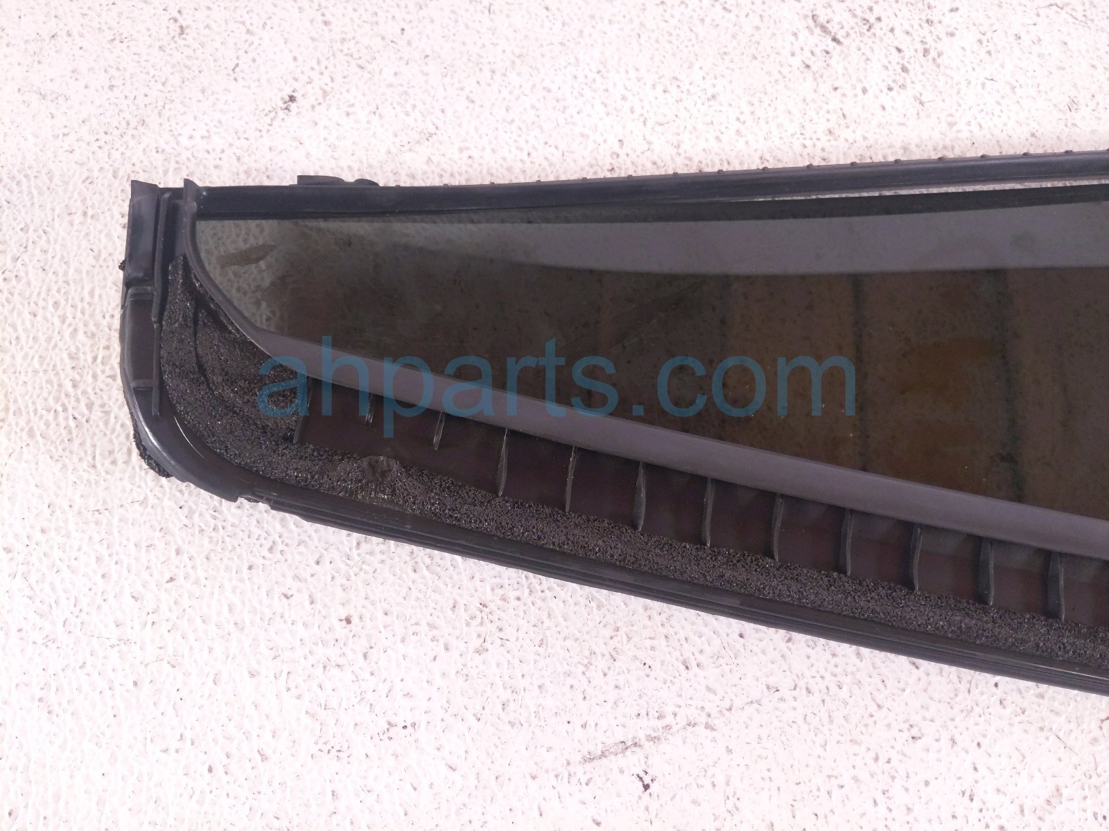 2020 Honda Pilot Rear Driver Door Vent Glass Window 73455 TG7 A00 Replacement 2020 Honda Pilot Rear Driver Door Vent Glass Window 73455 TG7 A00 Replacement thumbnail