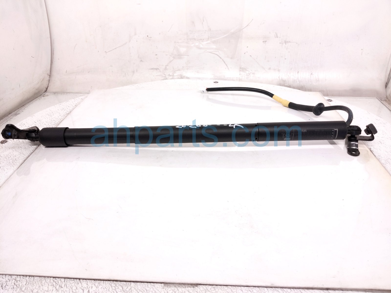 Toyota RR/LH POWER LIFTGATE STRUT ACTUATOR