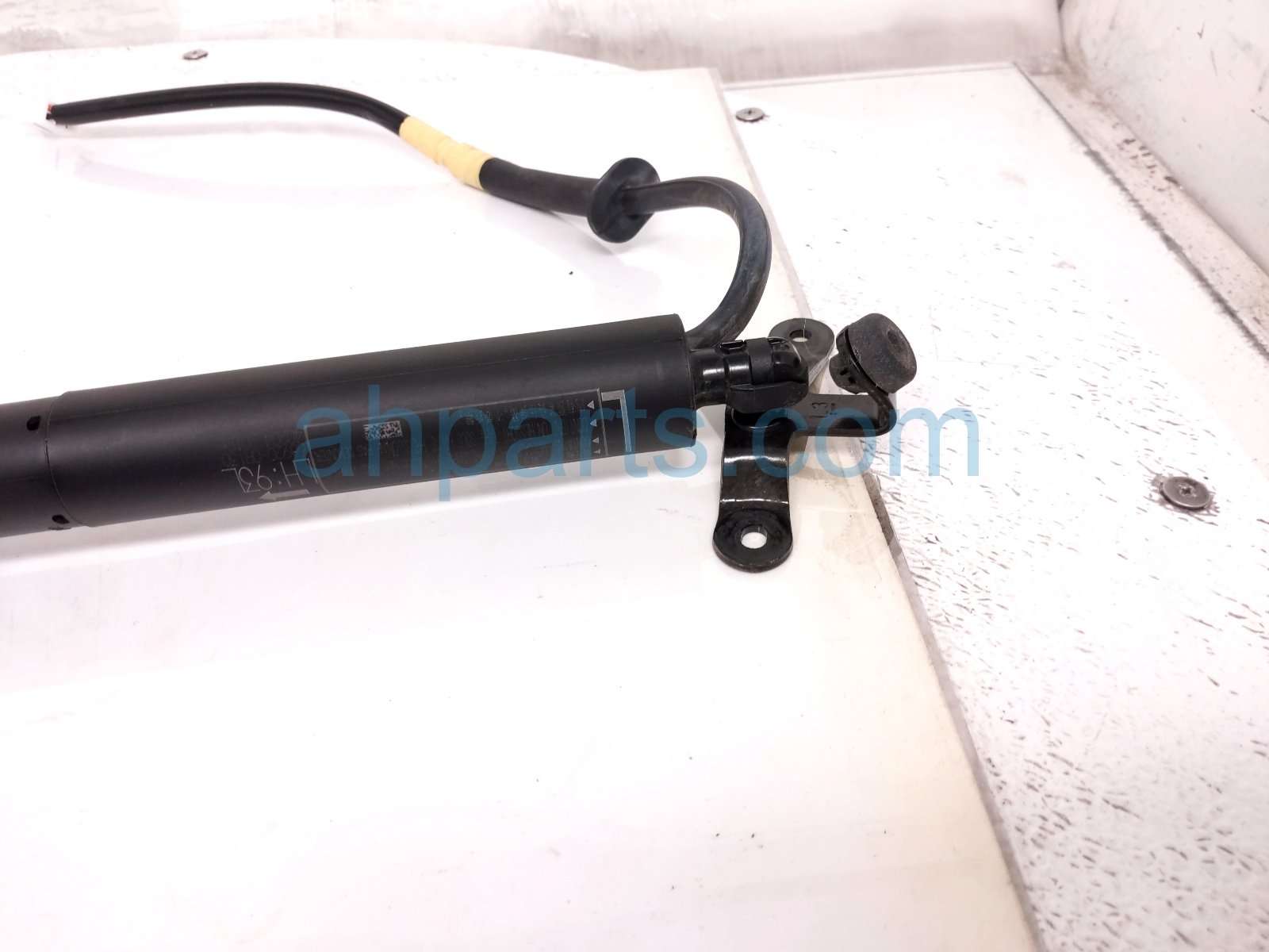 2024 Toyota Rav 4 Rear Driver Power Liftgate Strut Actuator 68920 0R130 Replacement 2024 Toyota Rav 4 Rear Driver Power Liftgate Strut Actuator 68920 0R130 Replacement thumbnail