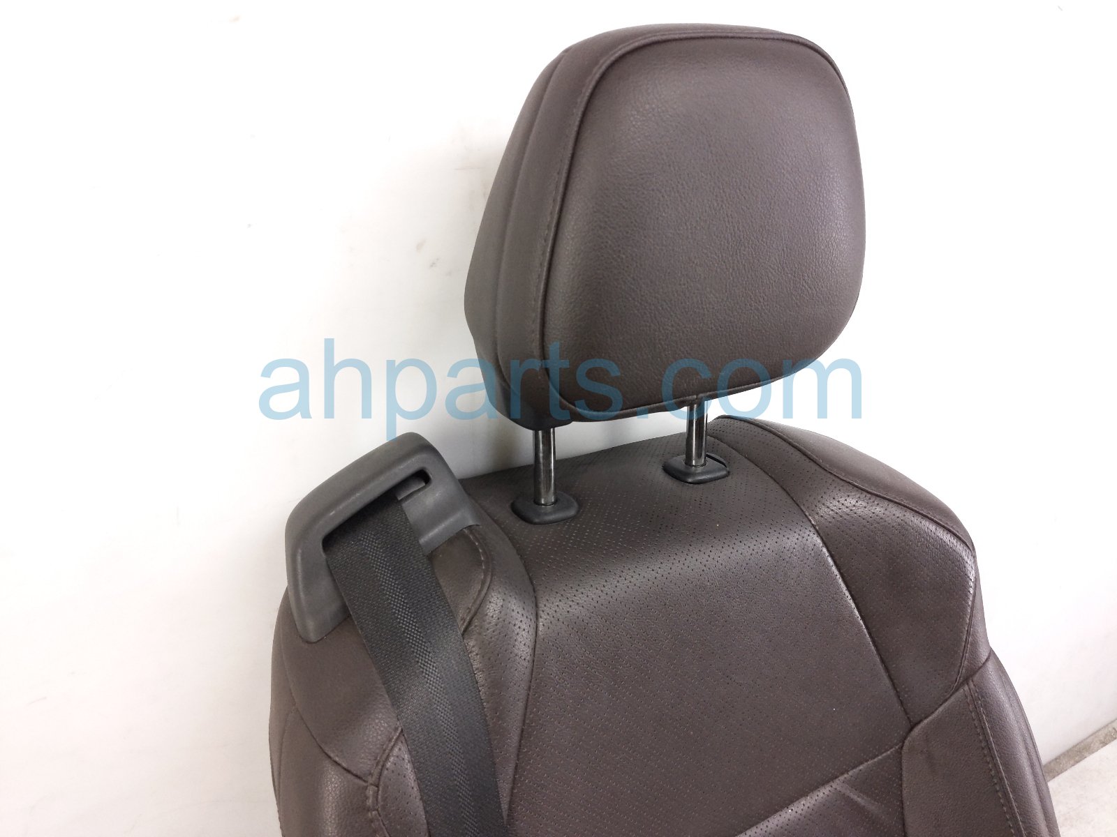 2022 Toyota Sienna Back Seat (2nd Row) Rear Passenger 2nd Row Capt Chair brn Lthr 71077 08130 E2 Replacement 2022 Toyota Sienna Back Seat (2nd Row) Rear Passenger 2nd Row Capt Chair brn Lthr 71077 08130 E2 Replacement thumbnail
