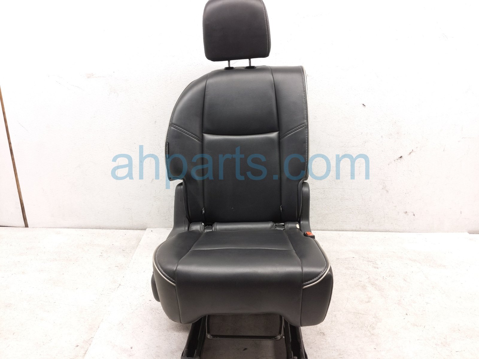 Infiniti 2ND ROW RH SEAT - BLACK LEATHER