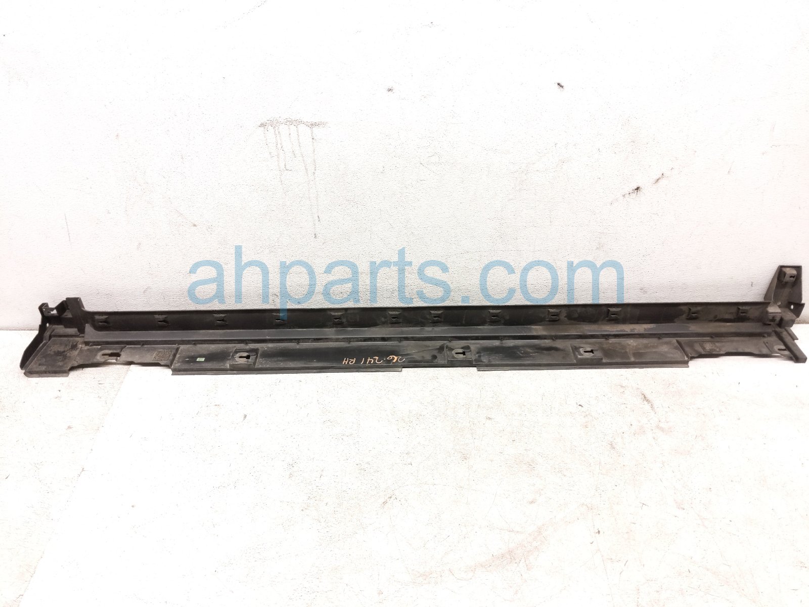2024 Mazda Cx 50 Rocker Trim Passenger Side Skirt / Molding Beige/tan VA40 68 83XC 02 Replacement 2024 Mazda Cx 50 Rocker Trim Passenger Side Skirt / Molding Beige/tan VA40 68 83XC 02 Replacement thumbnail