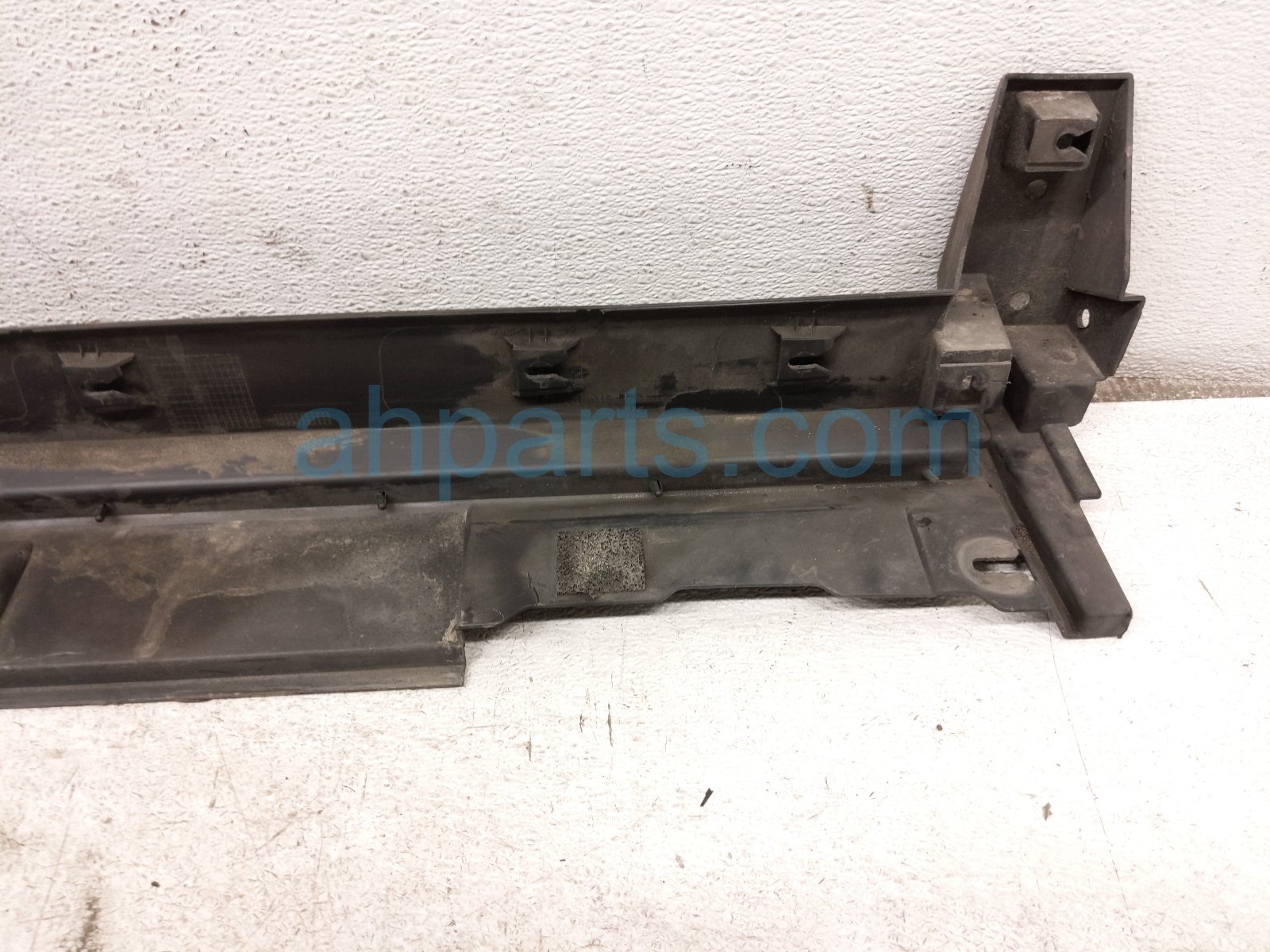 2024 Mazda Cx 50 Rocker Trim Passenger Side Skirt / Molding Beige/tan VA40 68 83XC 02 Replacement 2024 Mazda Cx 50 Rocker Trim Passenger Side Skirt / Molding Beige/tan VA40 68 83XC 02 Replacement thumbnail