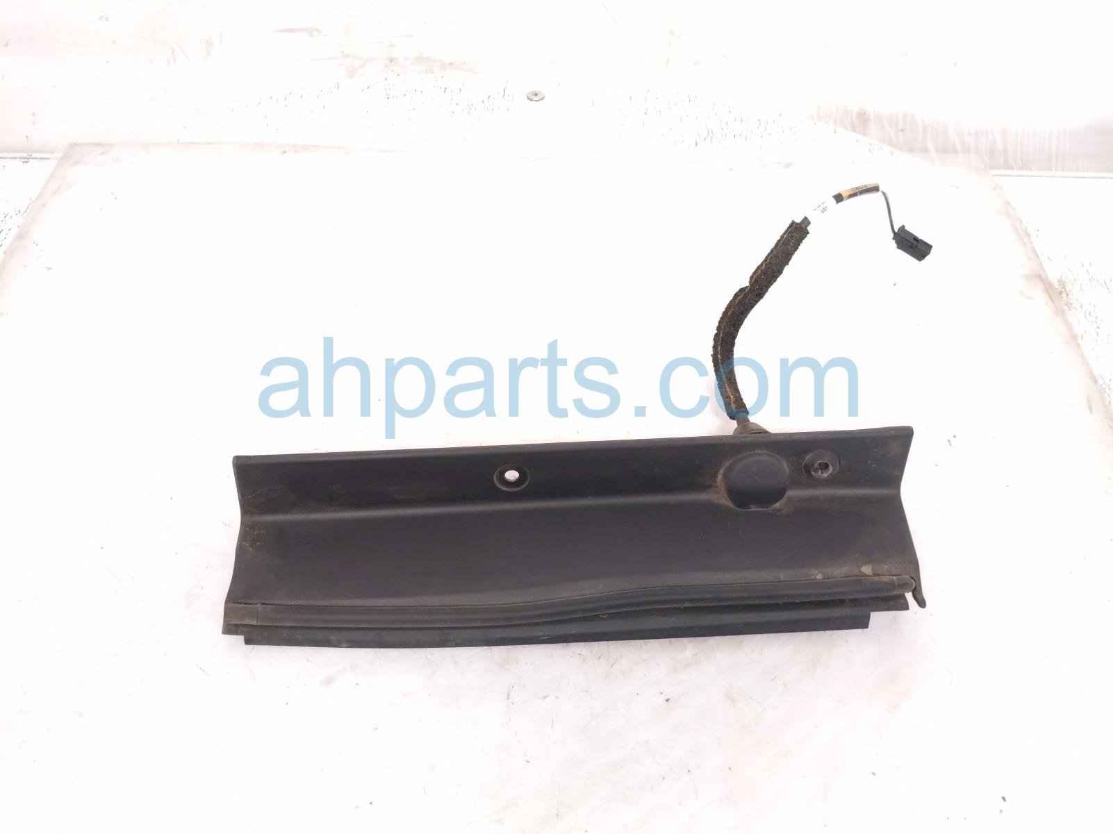 2020 Ford Explorer Rear Driver Liftgate Pinch Sensor LB5Z 78406A77 B Replacement 2020 Ford Explorer Rear Driver Liftgate Pinch Sensor LB5Z 78406A77 B Replacement thumbnail