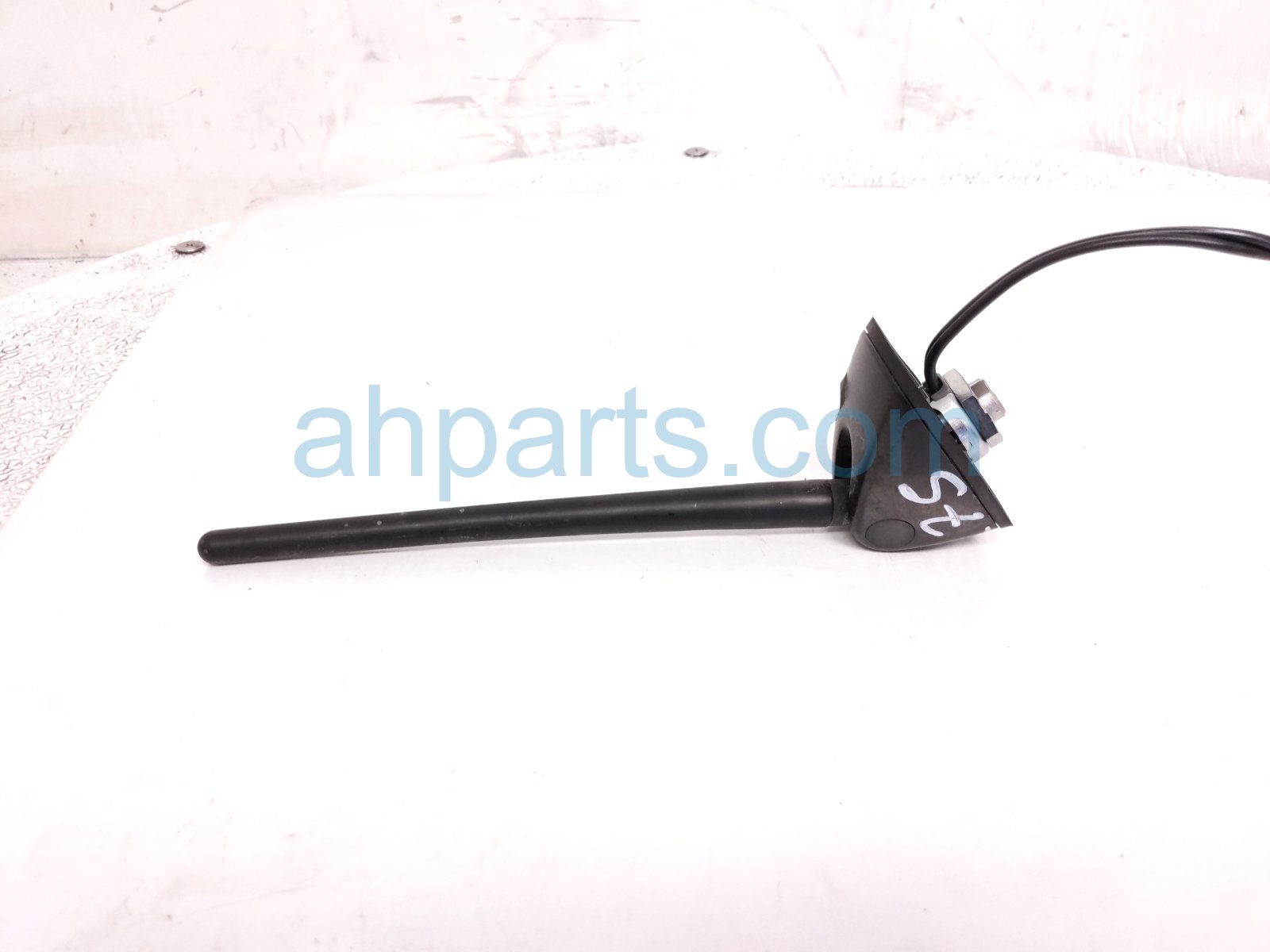 2006 Lexus Rx400h Roof Antenna Assy Grey 86300 48140 Replacement 2006 Lexus Rx400h Roof Antenna Assy Grey 86300 48140 Replacement thumbnail