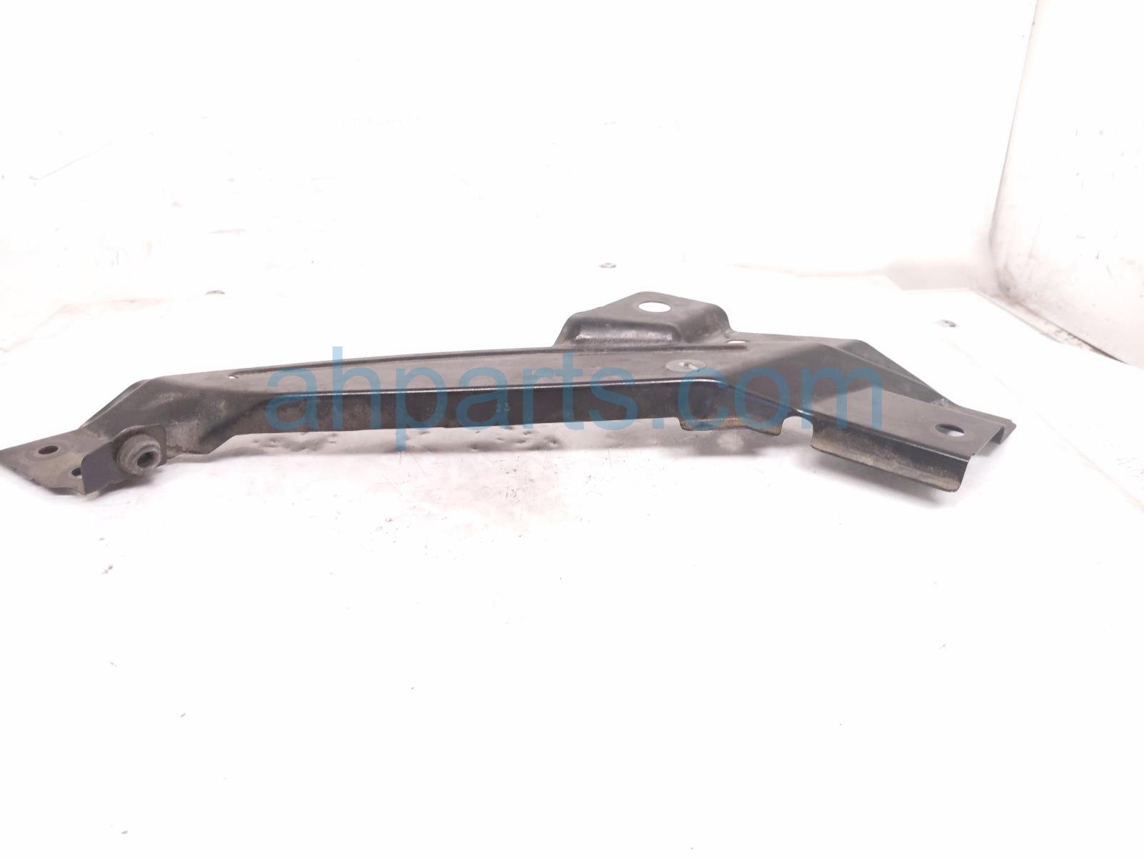 2023 Volkswagen Taos Front Passenger Headlight Mount Bracket 2GJ 805 932 A Replacement 2023 Volkswagen Taos Front Passenger Headlight Mount Bracket 2GJ 805 932 A Replacement thumbnail