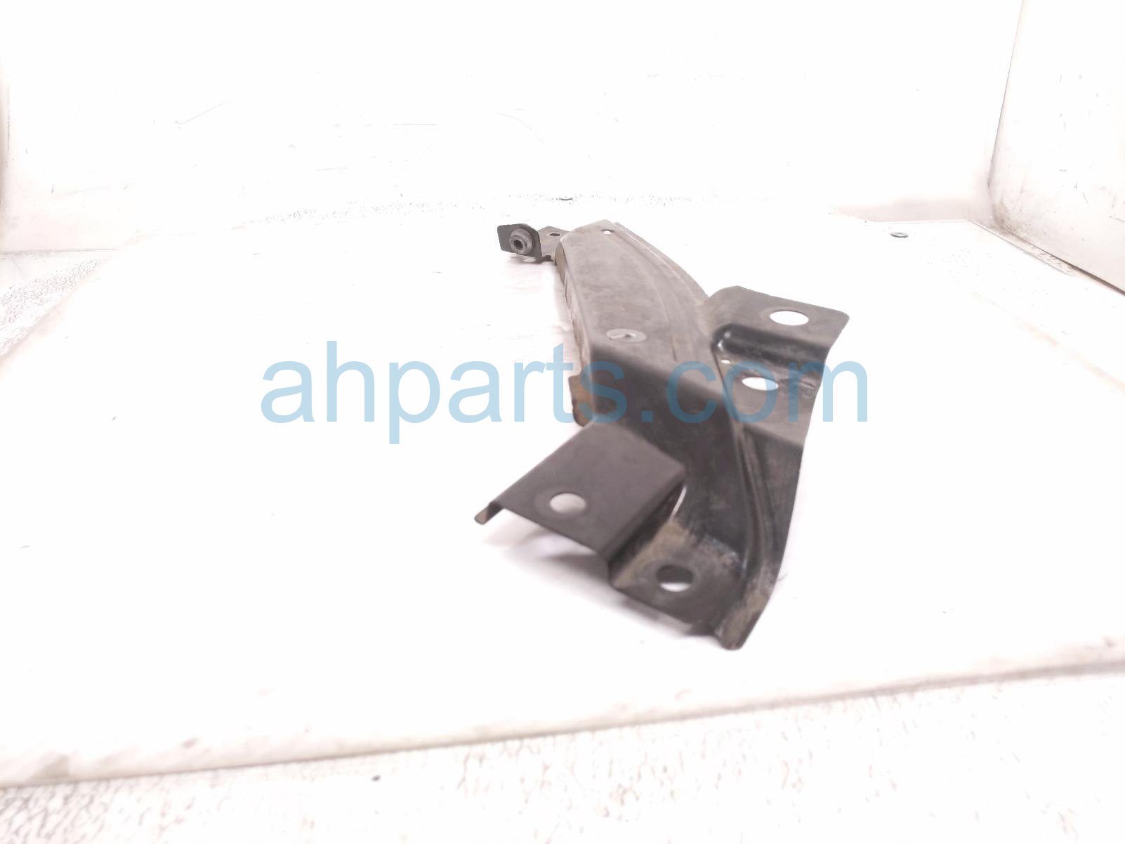2023 Volkswagen Taos Front Passenger Headlight Mount Bracket 2GJ 805 932 A Replacement 2023 Volkswagen Taos Front Passenger Headlight Mount Bracket 2GJ 805 932 A Replacement thumbnail