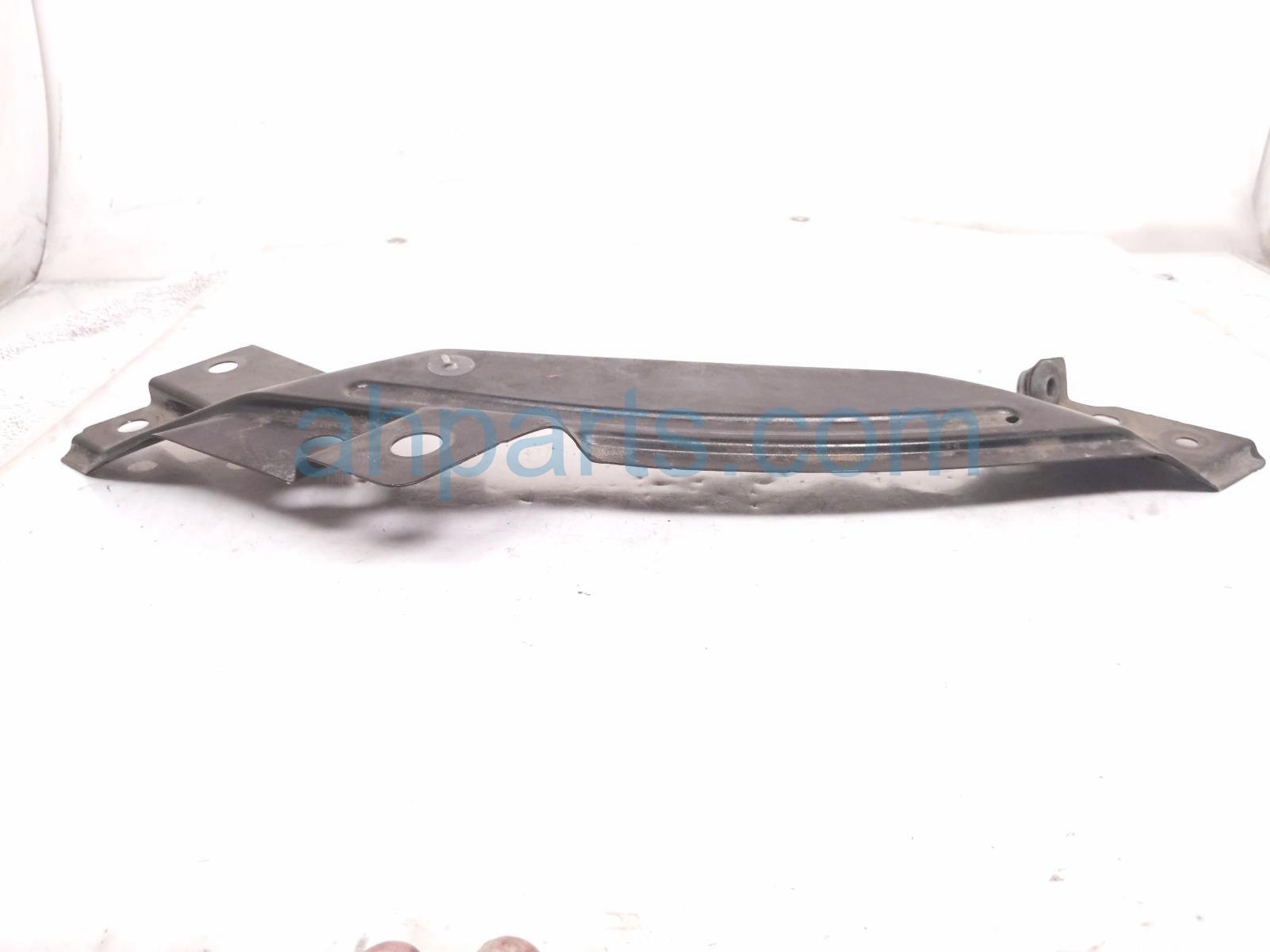 2023 Volkswagen Taos Front Passenger Headlight Mount Bracket 2GJ 805 932 A Replacement 2023 Volkswagen Taos Front Passenger Headlight Mount Bracket 2GJ 805 932 A Replacement thumbnail