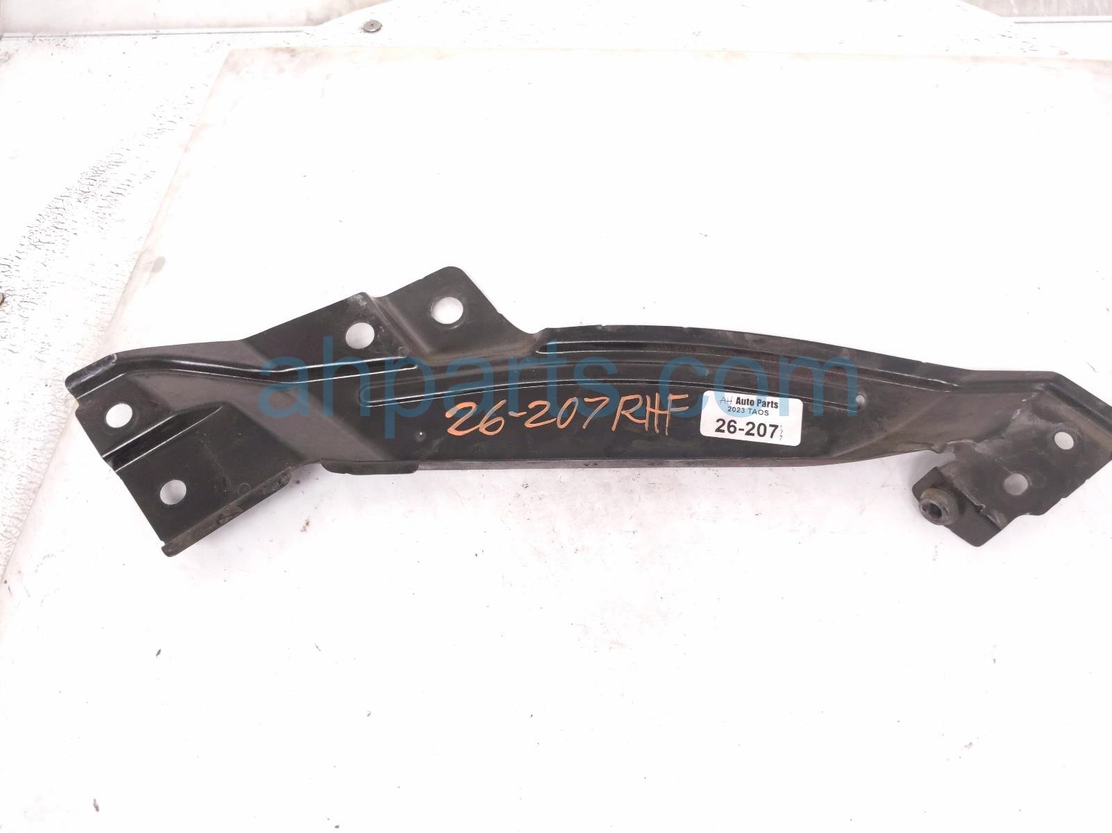 2023 Volkswagen Taos Front Passenger Headlight Mount Bracket 2GJ 805 932 A Replacement 2023 Volkswagen Taos Front Passenger Headlight Mount Bracket 2GJ 805 932 A Replacement thumbnail