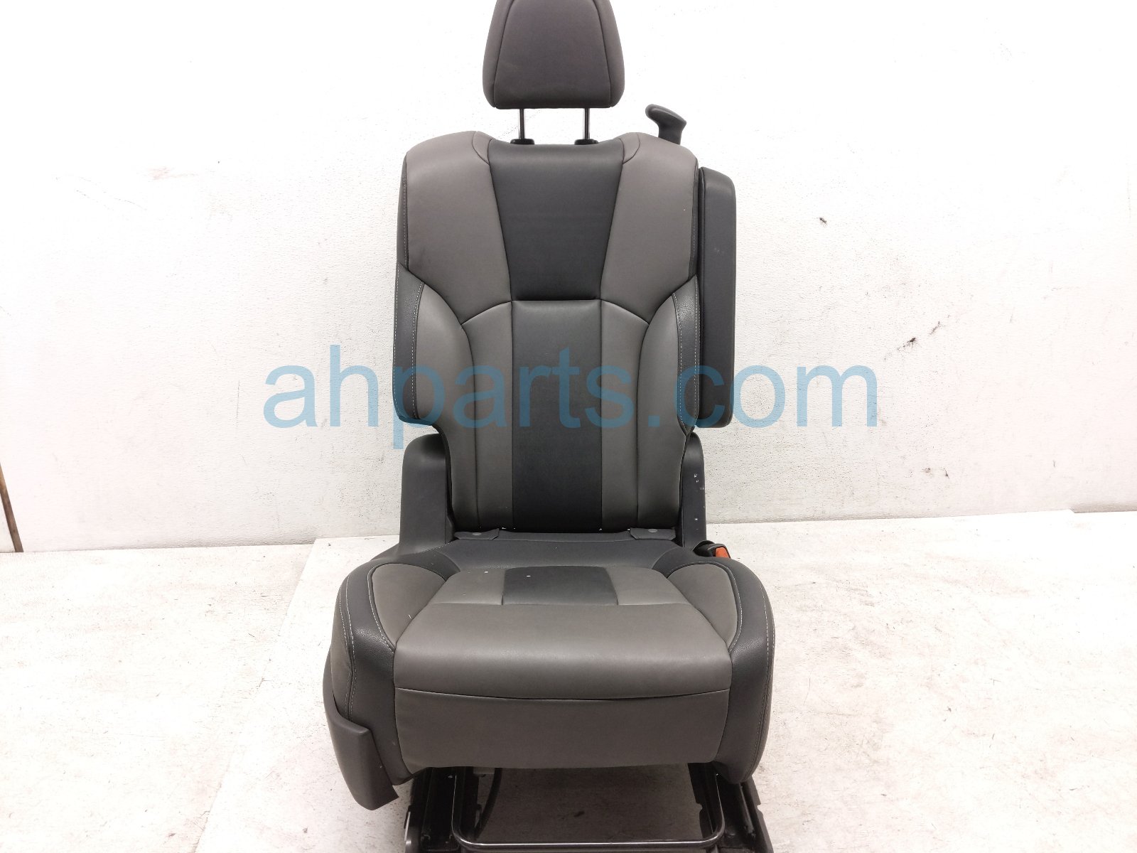 Subaru RR/RH 2ND ROW CAPT CHAIR - GREY
