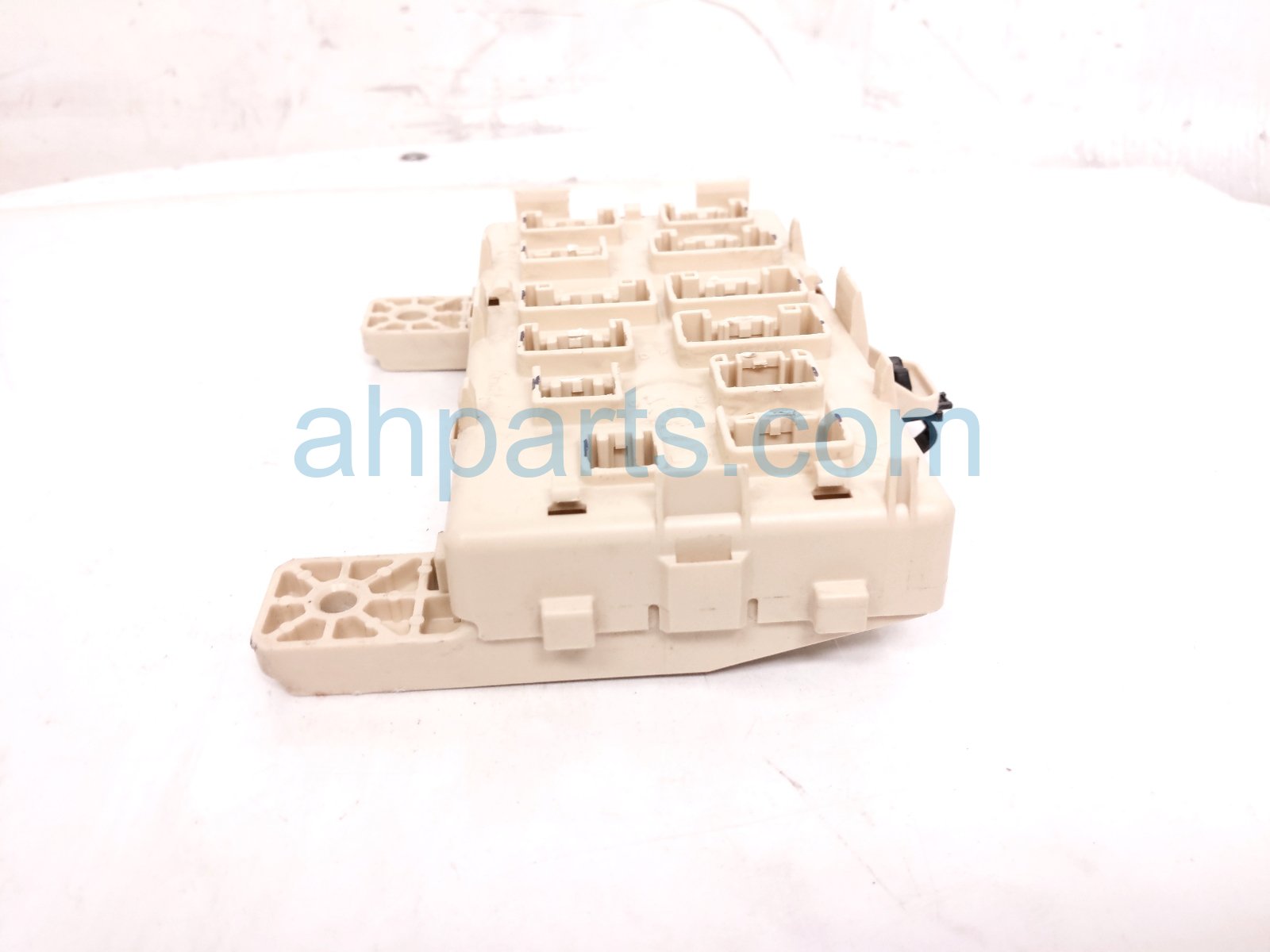 2006 Lexus Rx400h Driver Junction Block Fuse Box 82671 48010 Replacement 2006 Lexus Rx400h Driver Junction Block Fuse Box 82671 48010 Replacement thumbnail