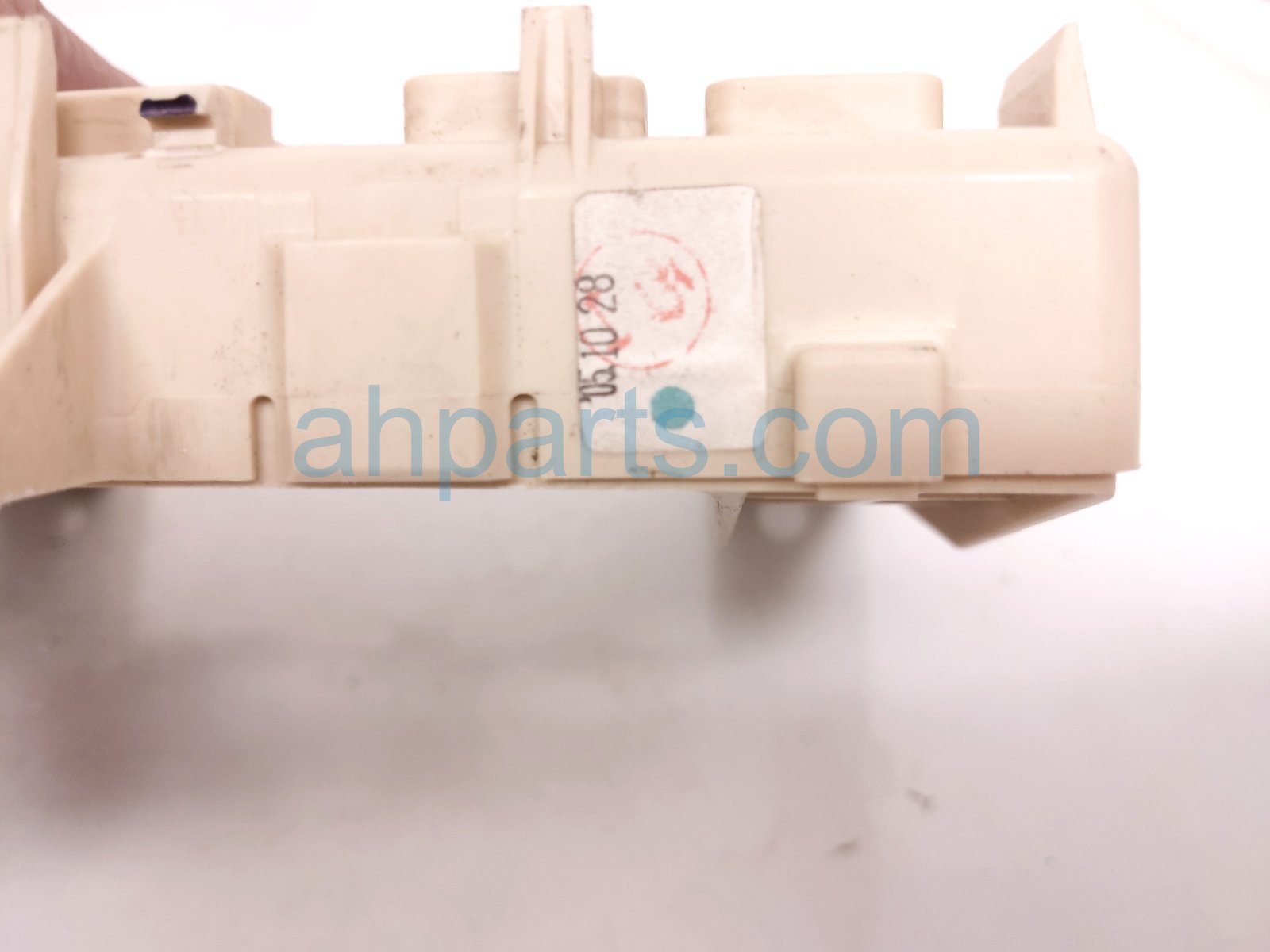 2006 Lexus Rx400h Driver Junction Block Fuse Box 82671 48010 Replacement 2006 Lexus Rx400h Driver Junction Block Fuse Box 82671 48010 Replacement thumbnail