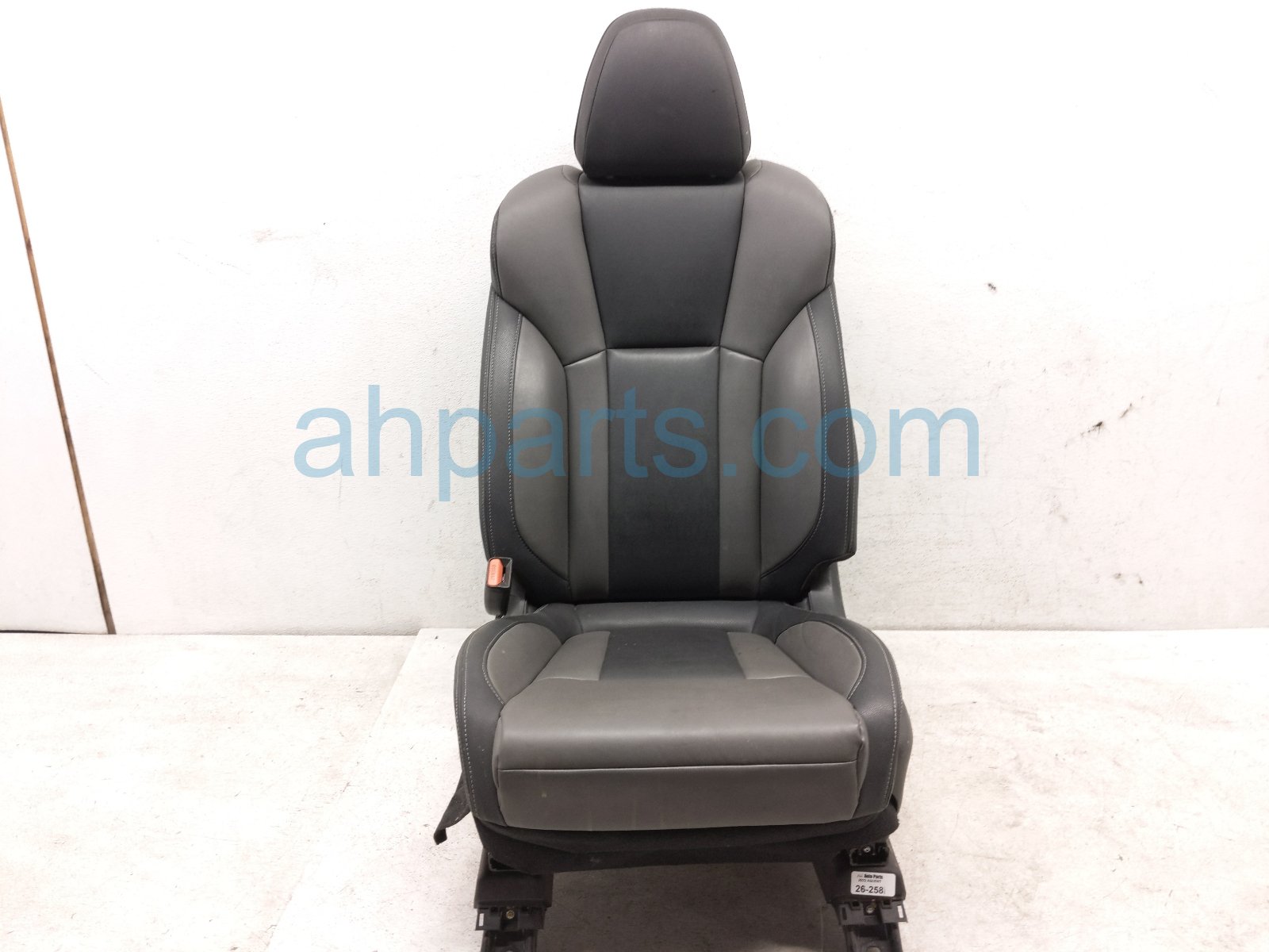 Subaru FR/LH SEAT - GRAY/BLK - W/ AIRBAG