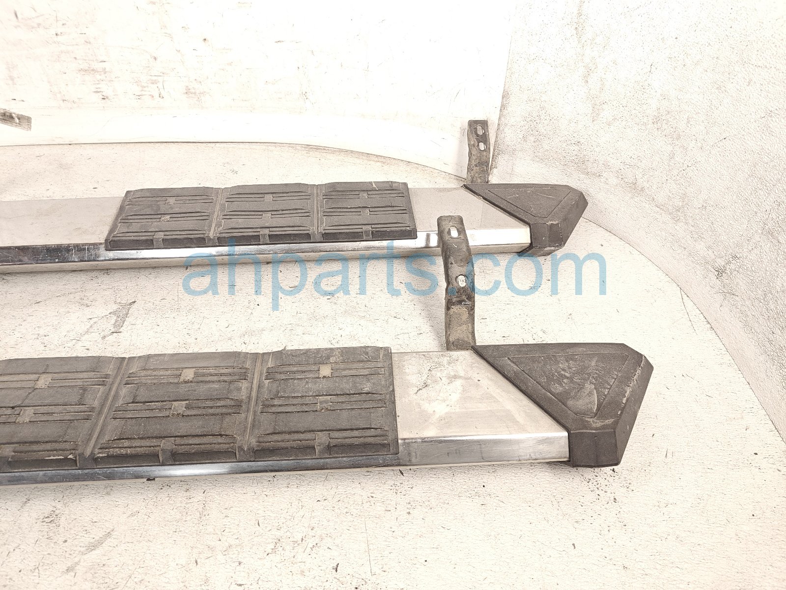 2018 Toyota Tacoma Driver & Passenger Running Board Silver Crew PT925 35160 RH Replacement 2018 Toyota Tacoma Driver & Passenger Running Board Silver Crew PT925 35160 RH Replacement thumbnail