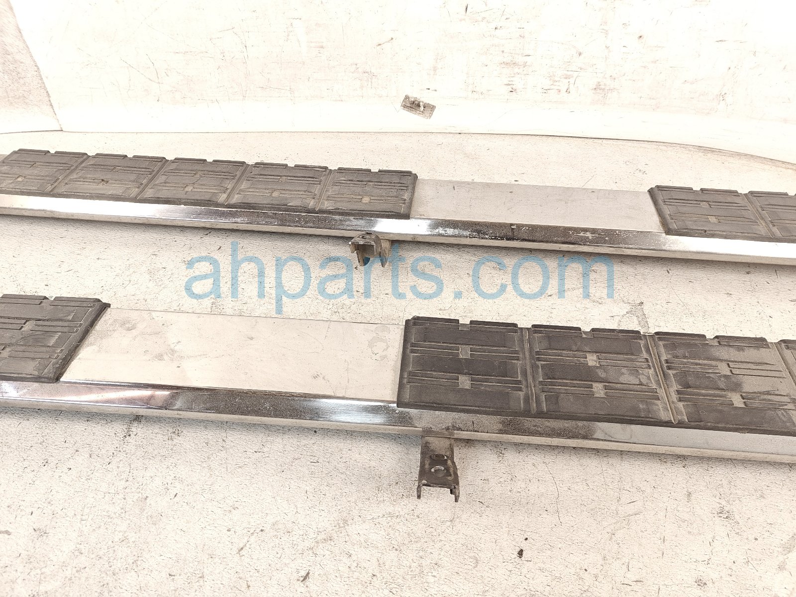 2018 Toyota Tacoma Driver & Passenger Running Board Silver Crew PT925 35160 RH Replacement 2018 Toyota Tacoma Driver & Passenger Running Board Silver Crew PT925 35160 RH Replacement thumbnail