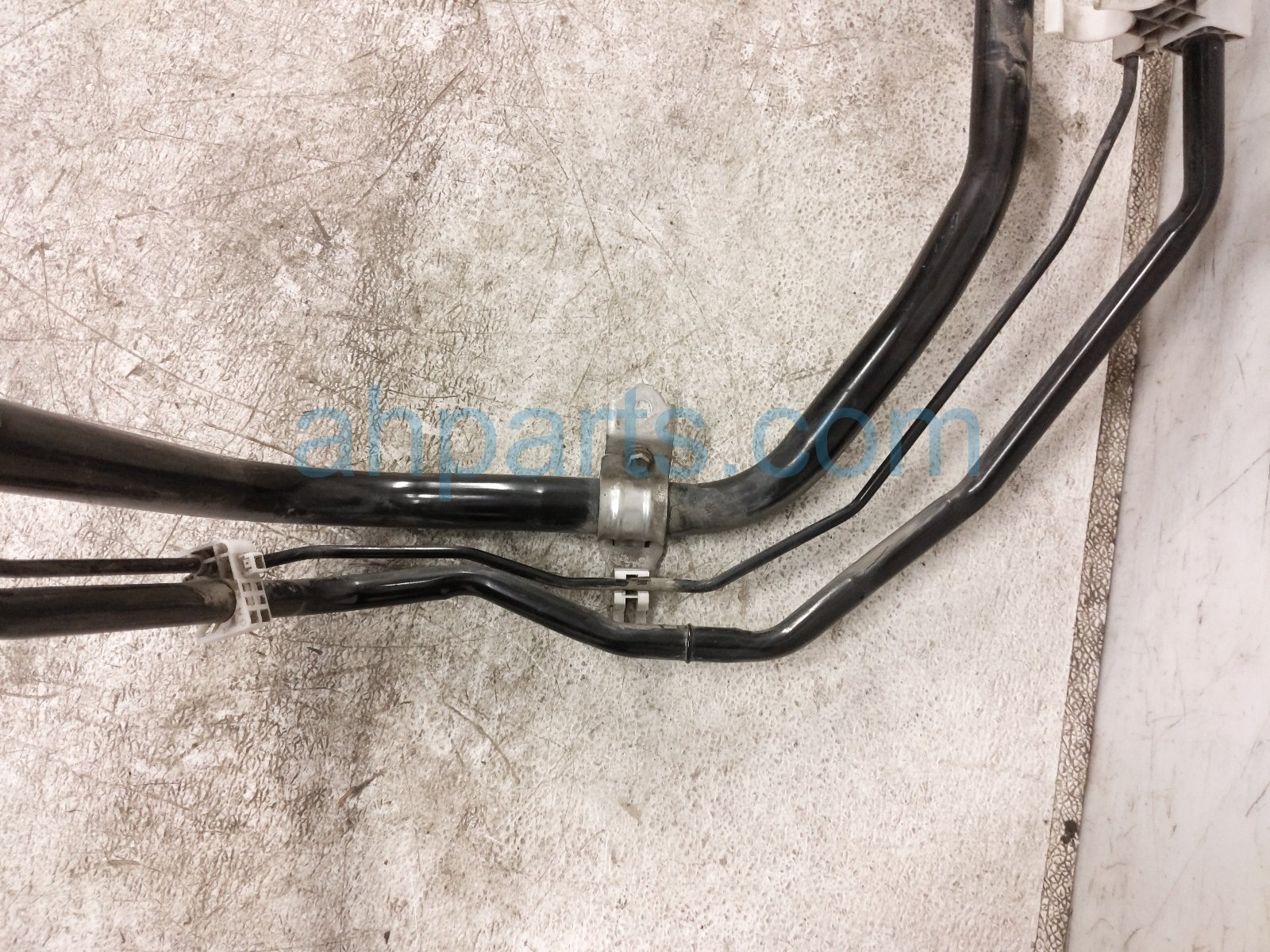 2021 Toyota Highlander Gas / Fuel Filler Neck 2.5l Awd 77201 0E170 Replacement 2021 Toyota Highlander Gas / Fuel Filler Neck 2.5l Awd 77201 0E170 Replacement thumbnail