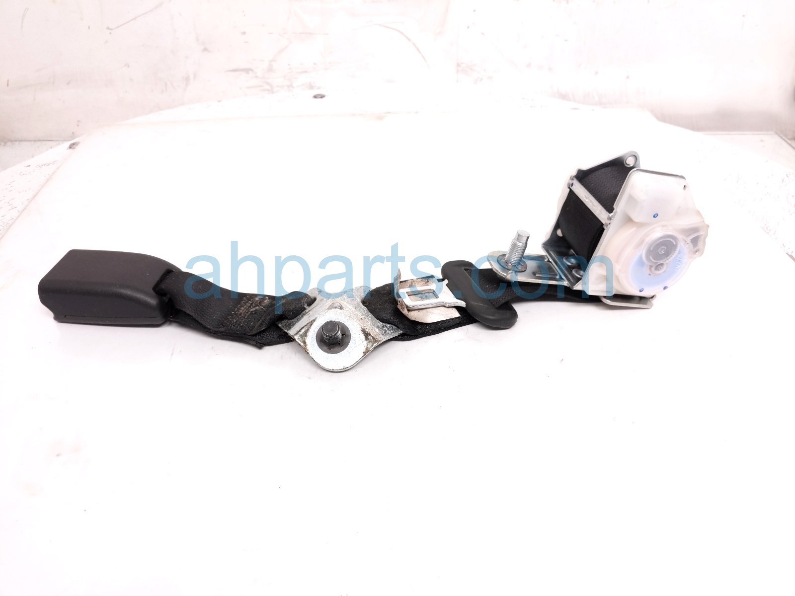 Honda 2ND ROW MID BELT RETRACTOR - BLACK