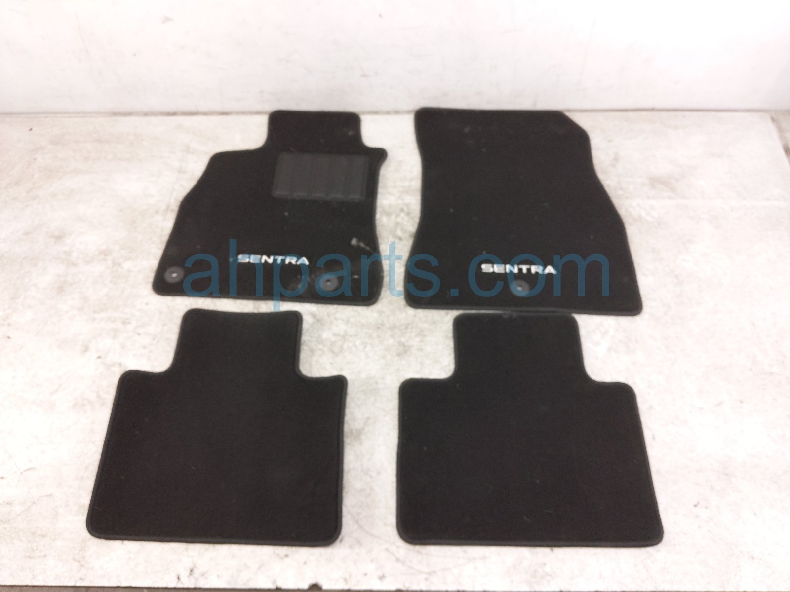 SET OF 4 FLOOR MATS - BLACK