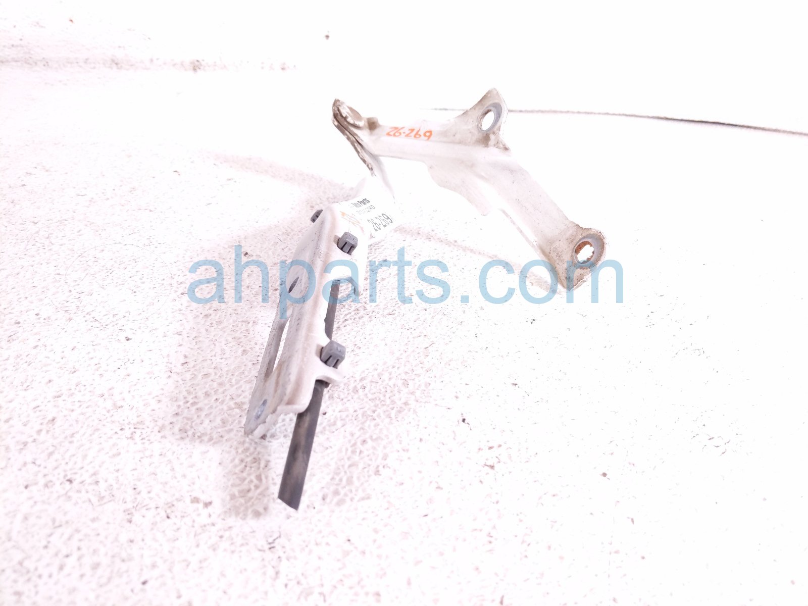 2018 Honda Accord Passenger Hood Hinge White Sdn 60120 TVA A00ZZ Replacement 2018 Honda Accord Passenger Hood Hinge White Sdn 60120 TVA A00ZZ Replacement thumbnail