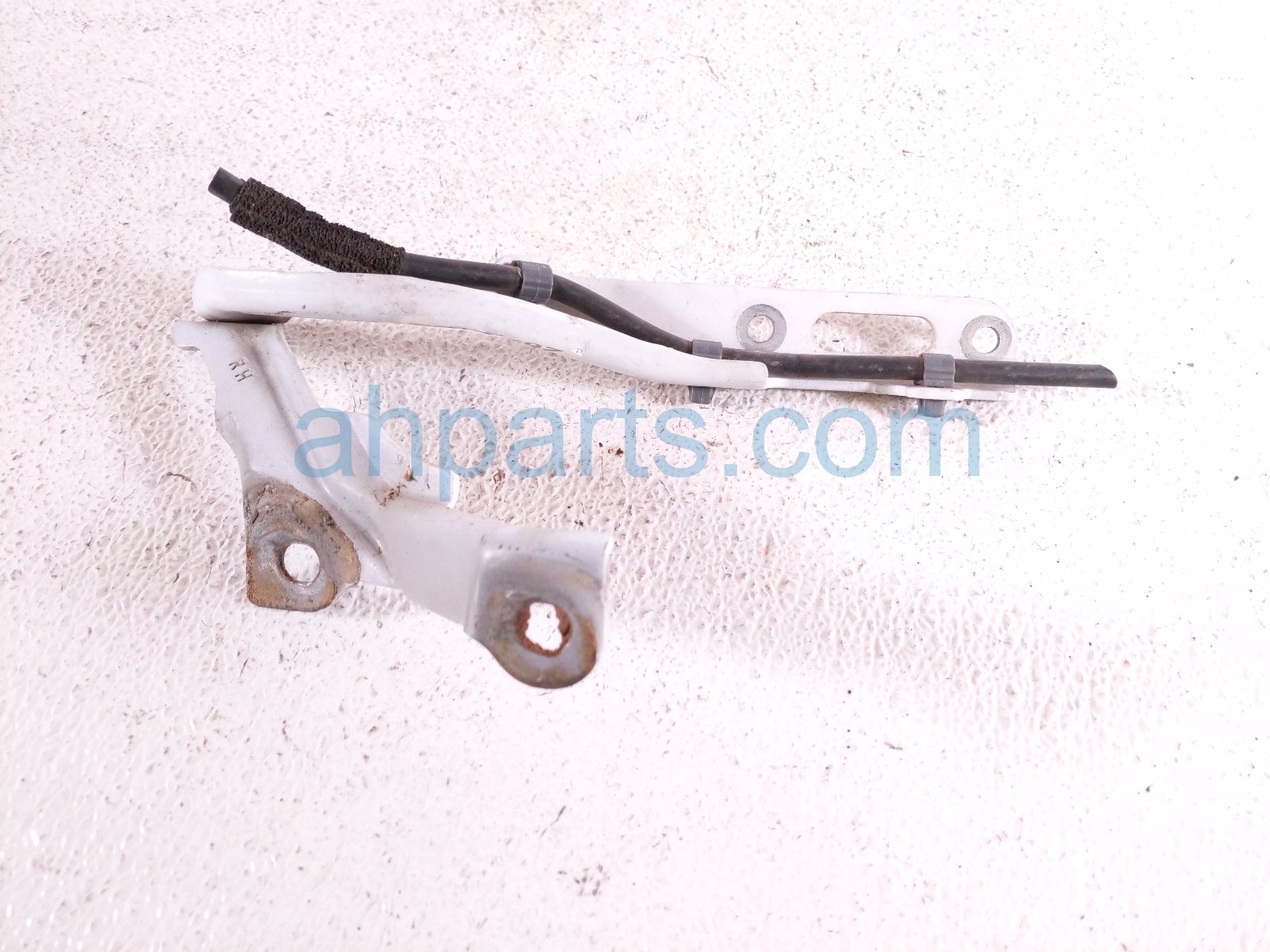 2018 Honda Accord Passenger Hood Hinge White Sdn 60120 TVA A00ZZ Replacement 2018 Honda Accord Passenger Hood Hinge White Sdn 60120 TVA A00ZZ Replacement thumbnail