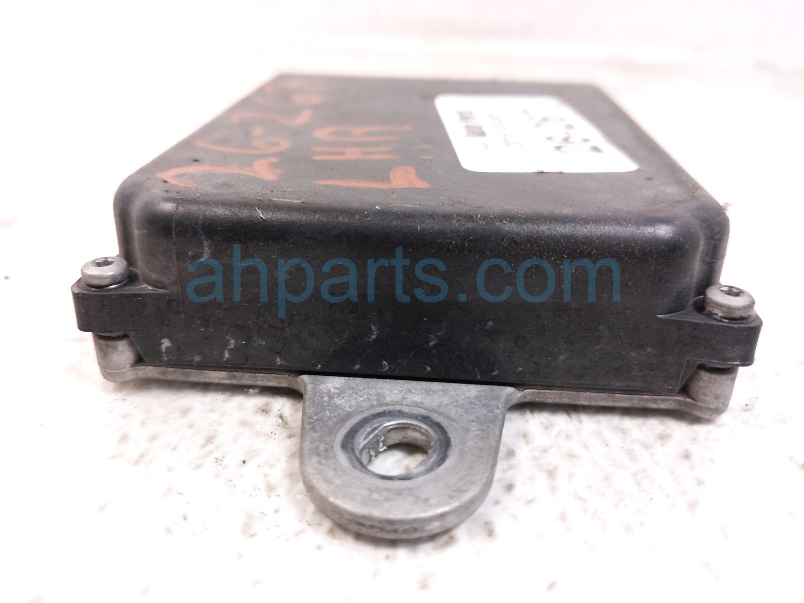 2015 Lexus Rx450h Rear Driver Blind Spot Radar Sensor 88162 0E010 Replacement 2015 Lexus Rx450h Rear Driver Blind Spot Radar Sensor 88162 0E010 Replacement thumbnail